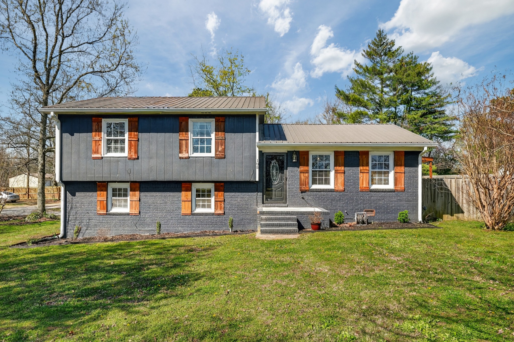 105 Simmons Cir