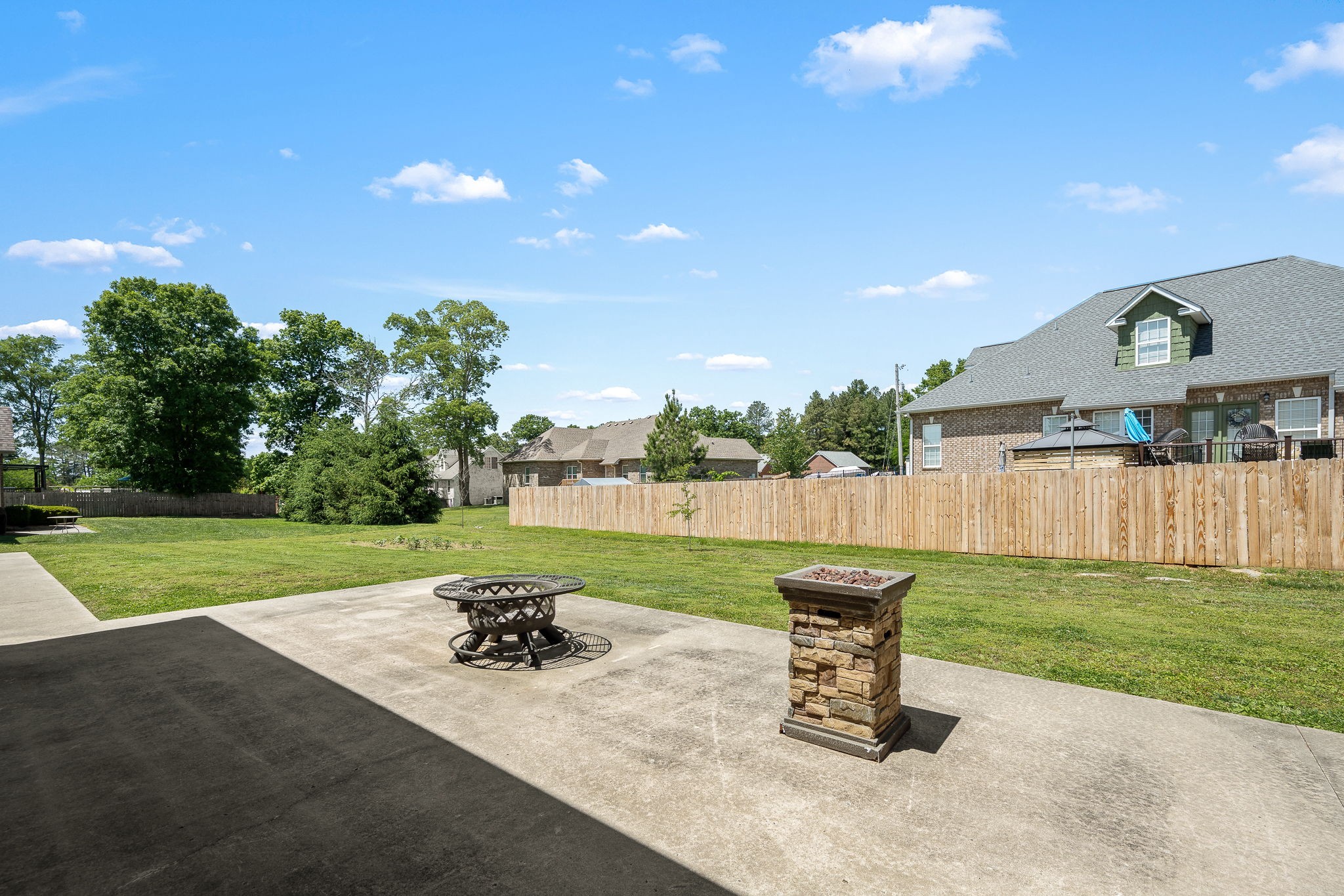 100 Canary Ln