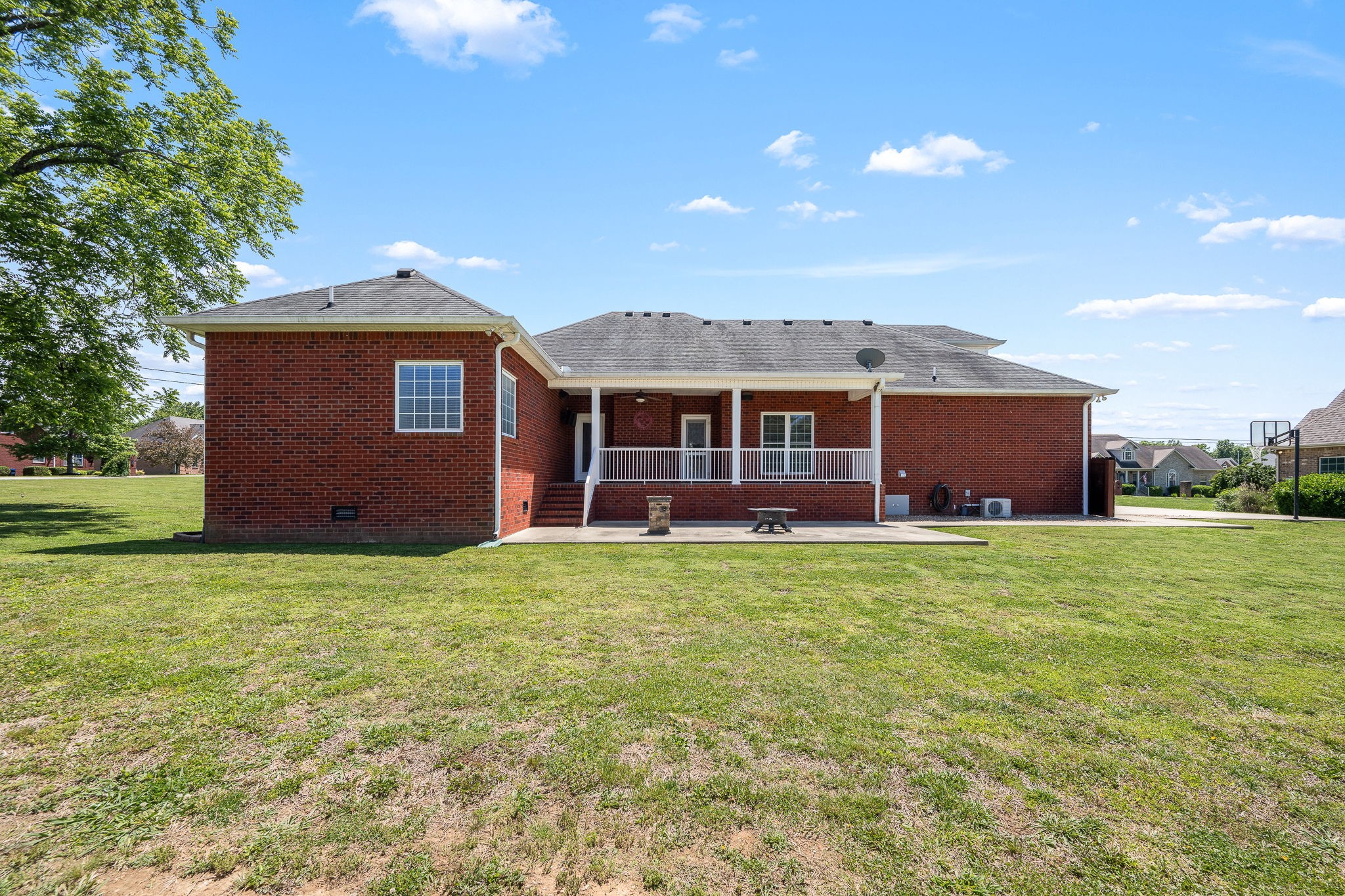 100 Canary Ln