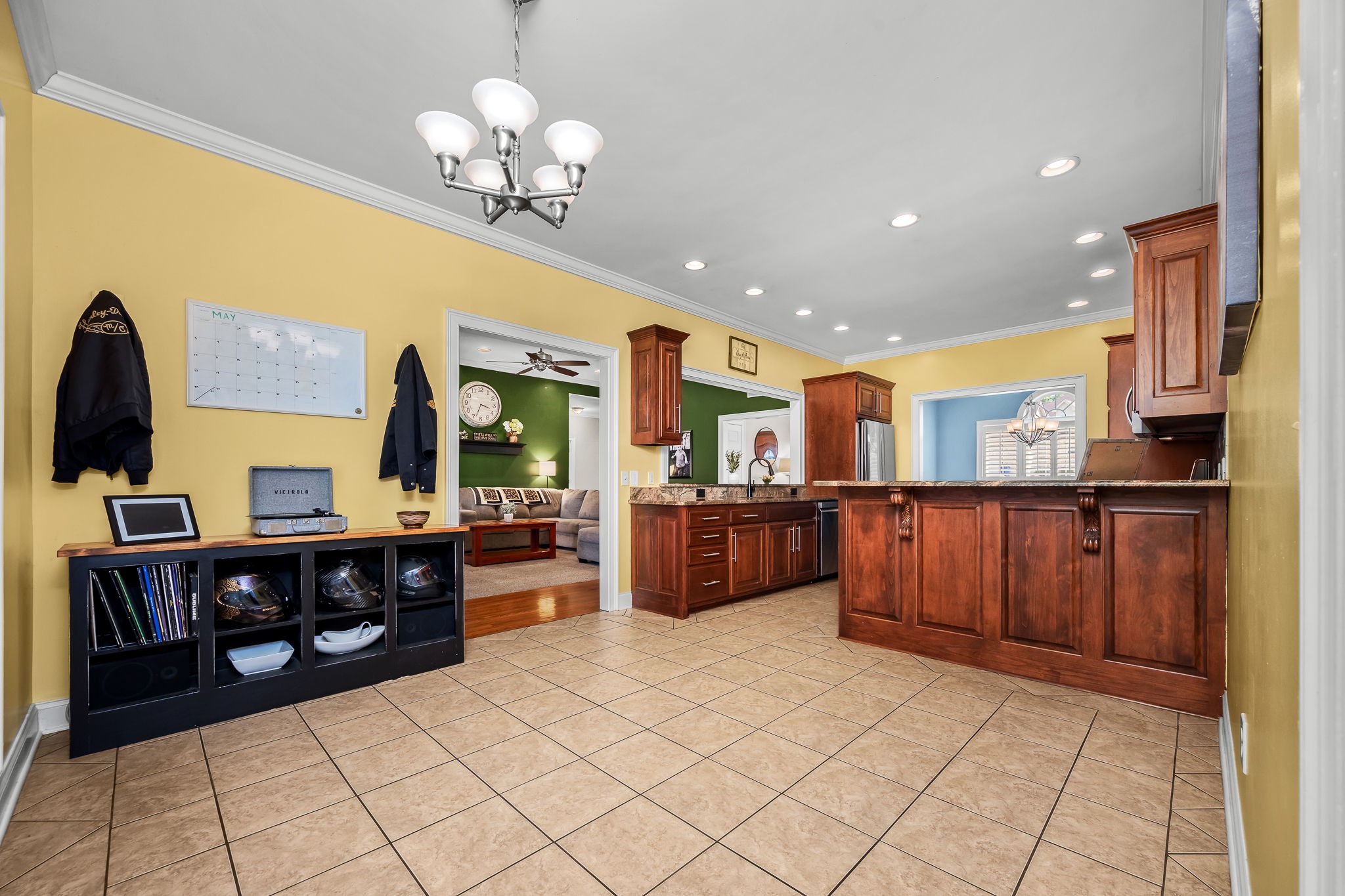 100 Canary Ln