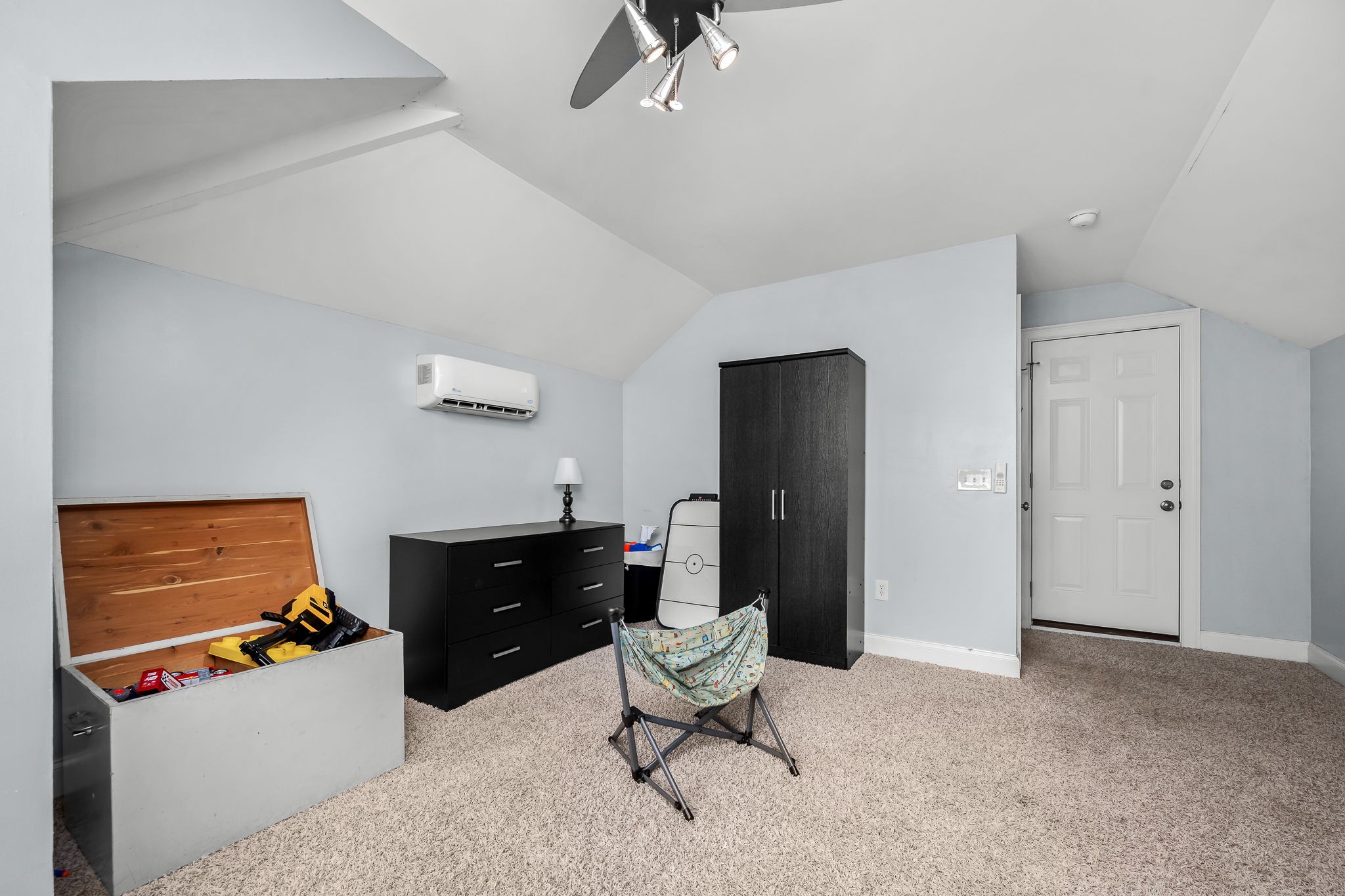 100 Canary Ln