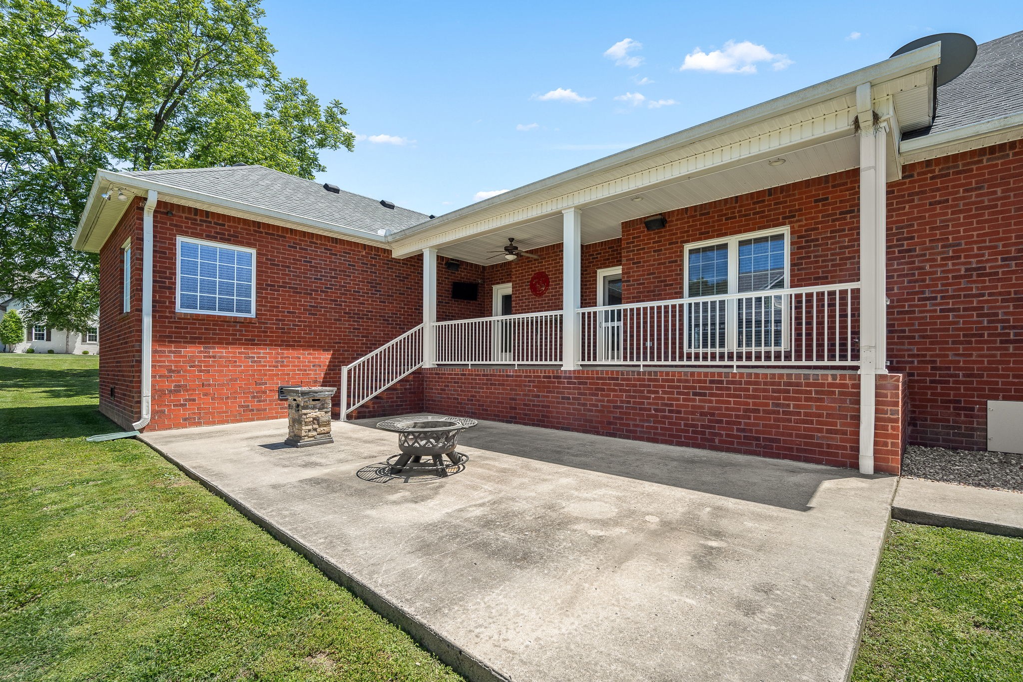 100 Canary Ln