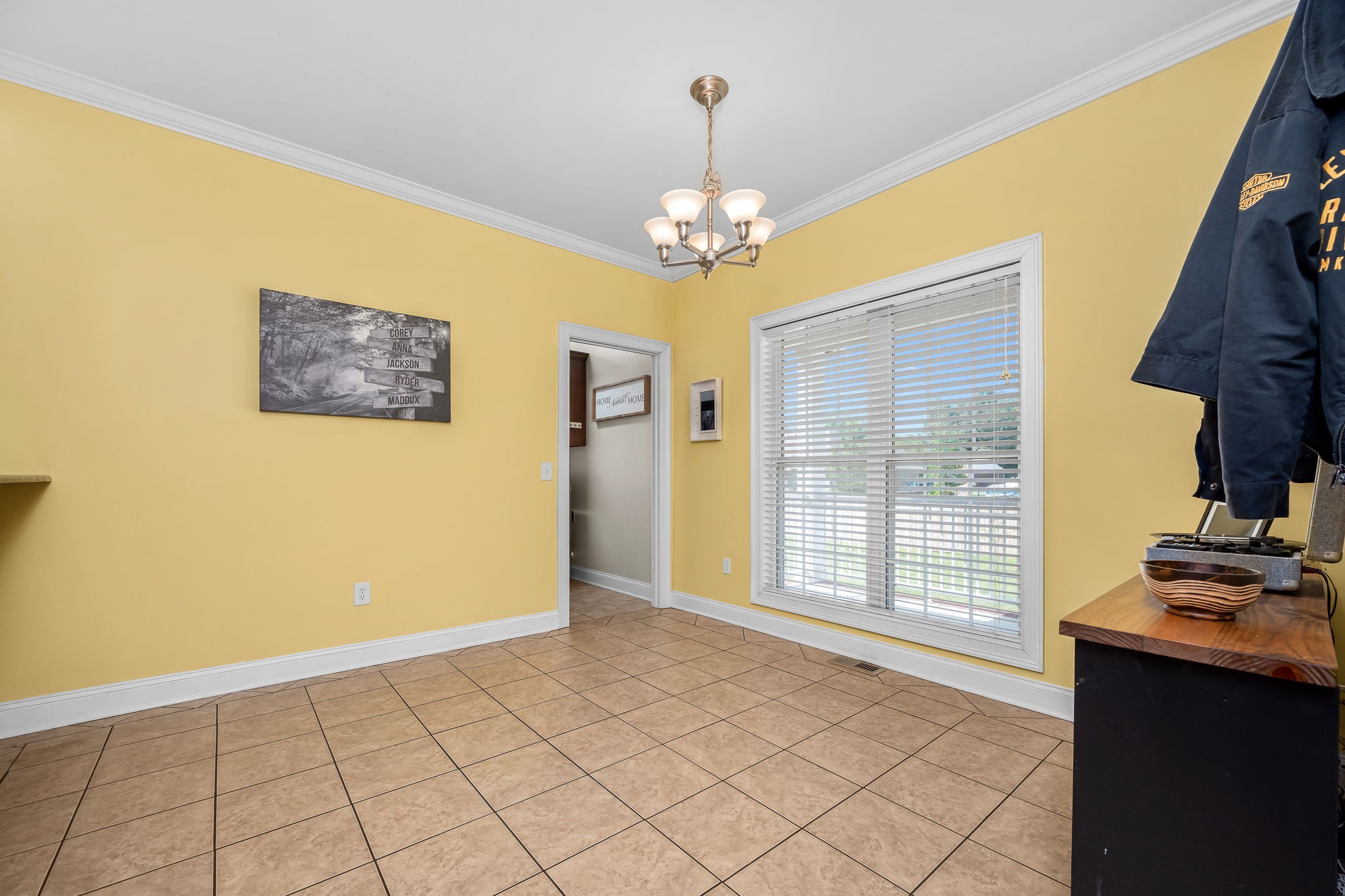 100 Canary Ln