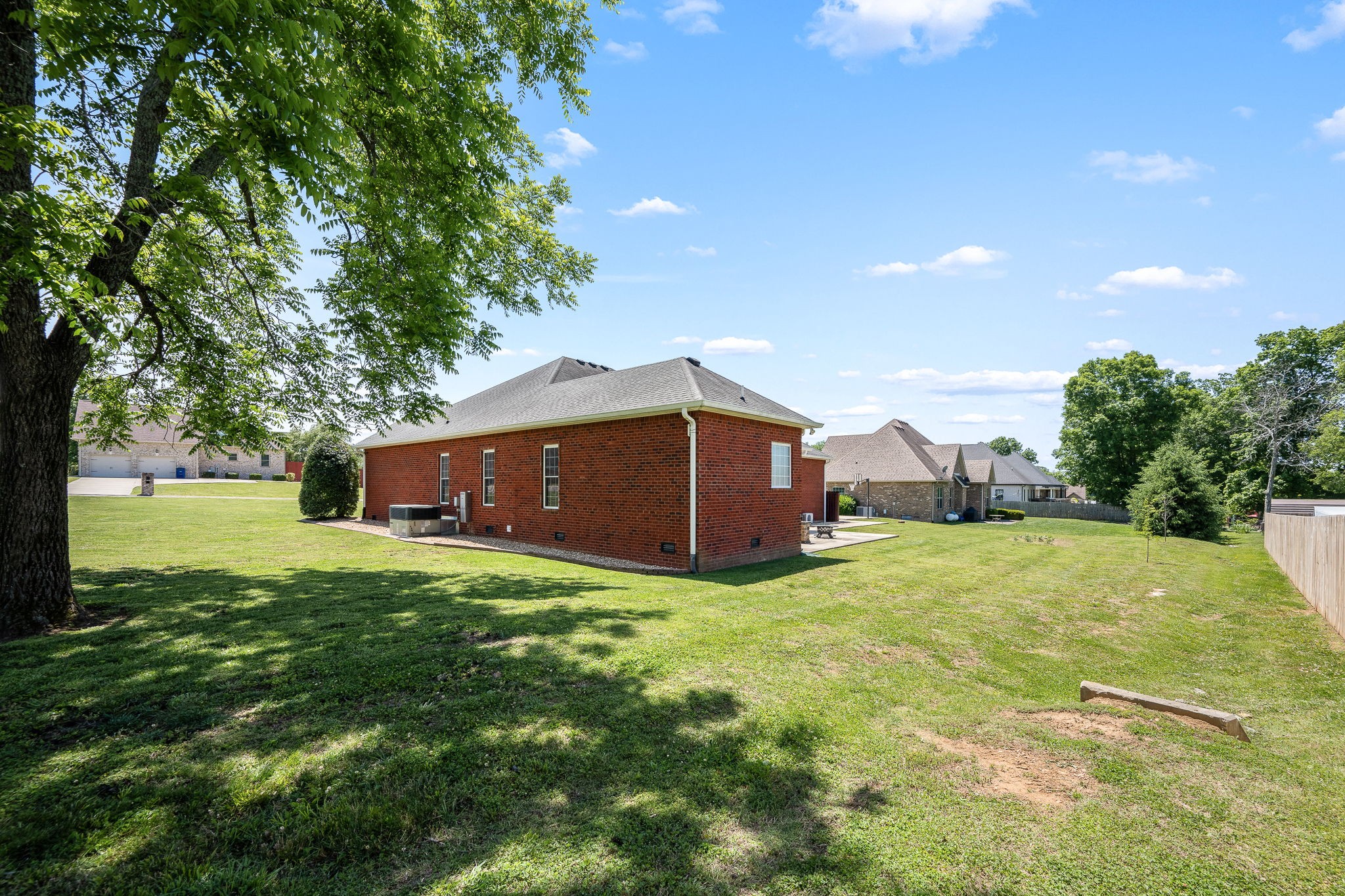 100 Canary Ln