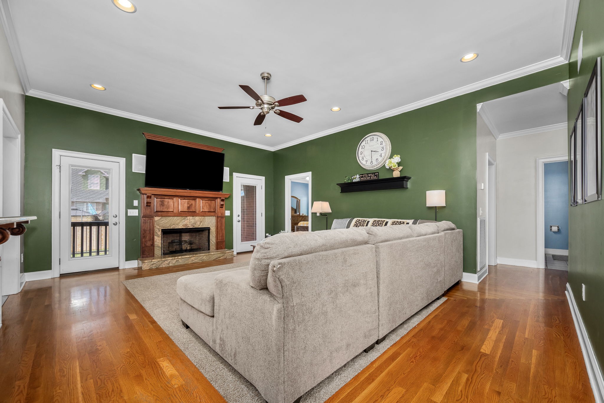 100 Canary Ln
