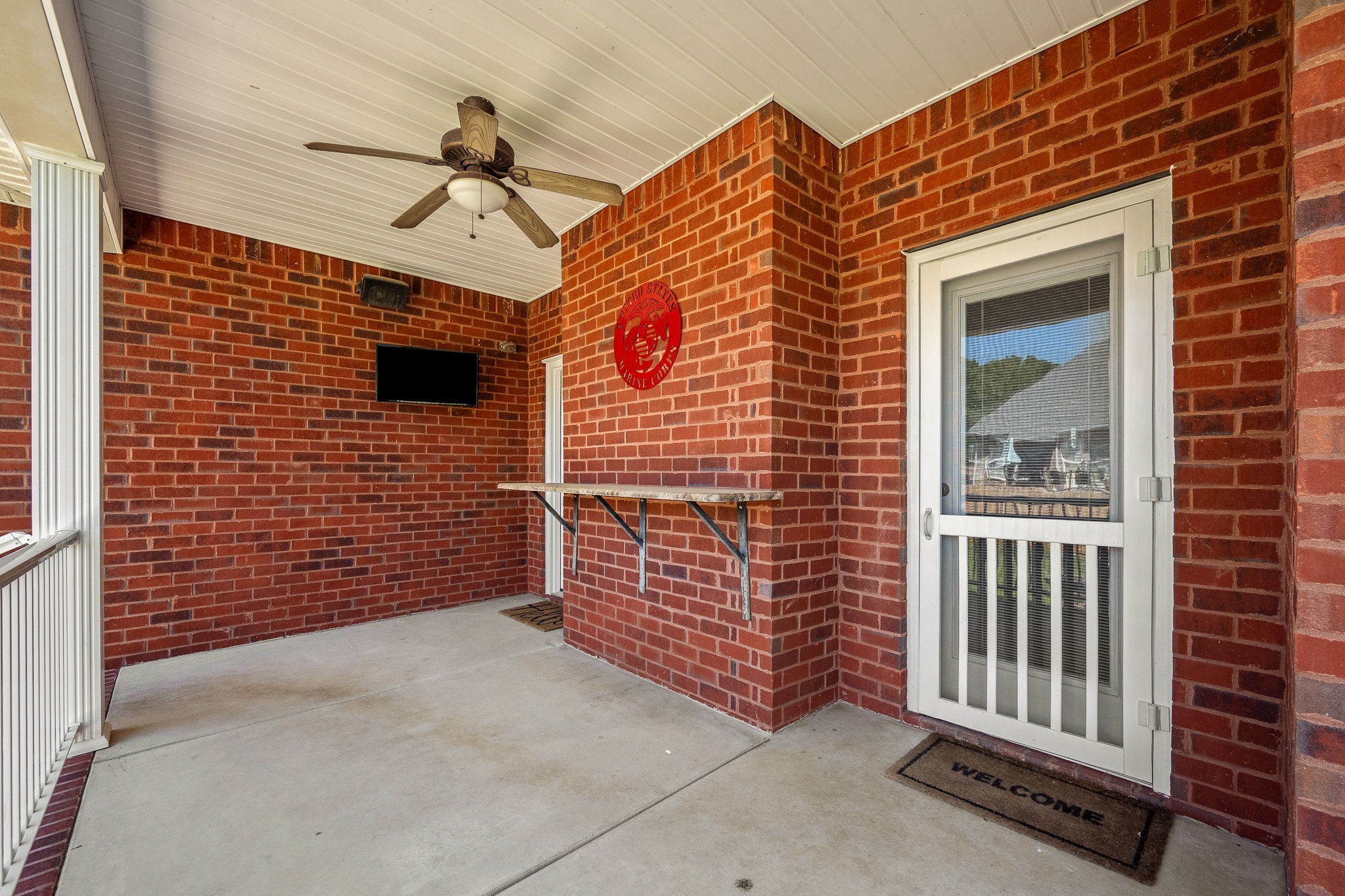 100 Canary Ln