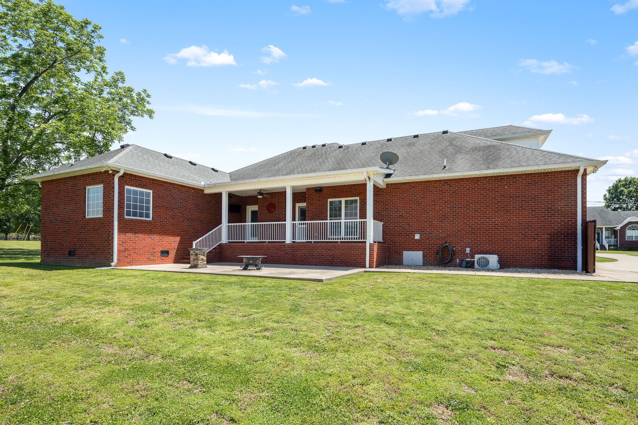 100 Canary Ln