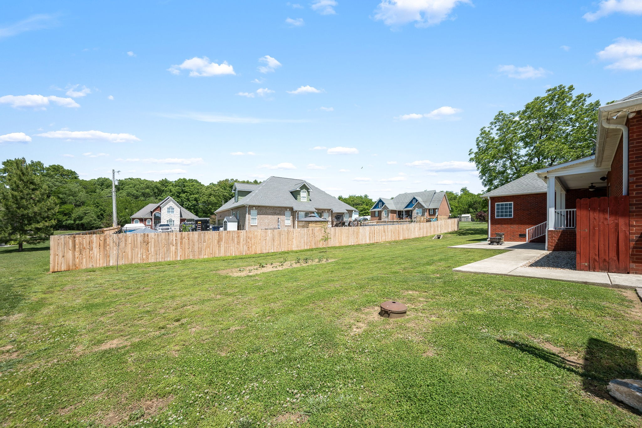 100 Canary Ln