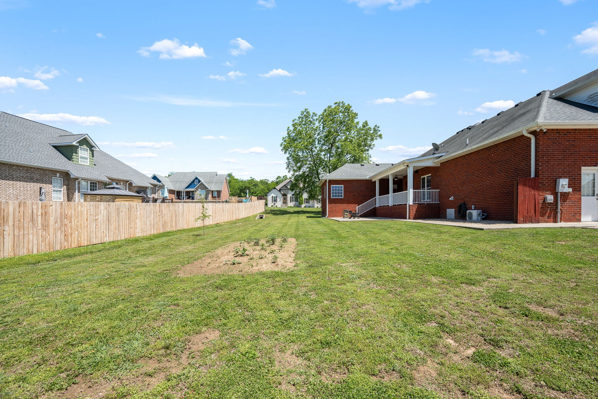 100 Canary Ln