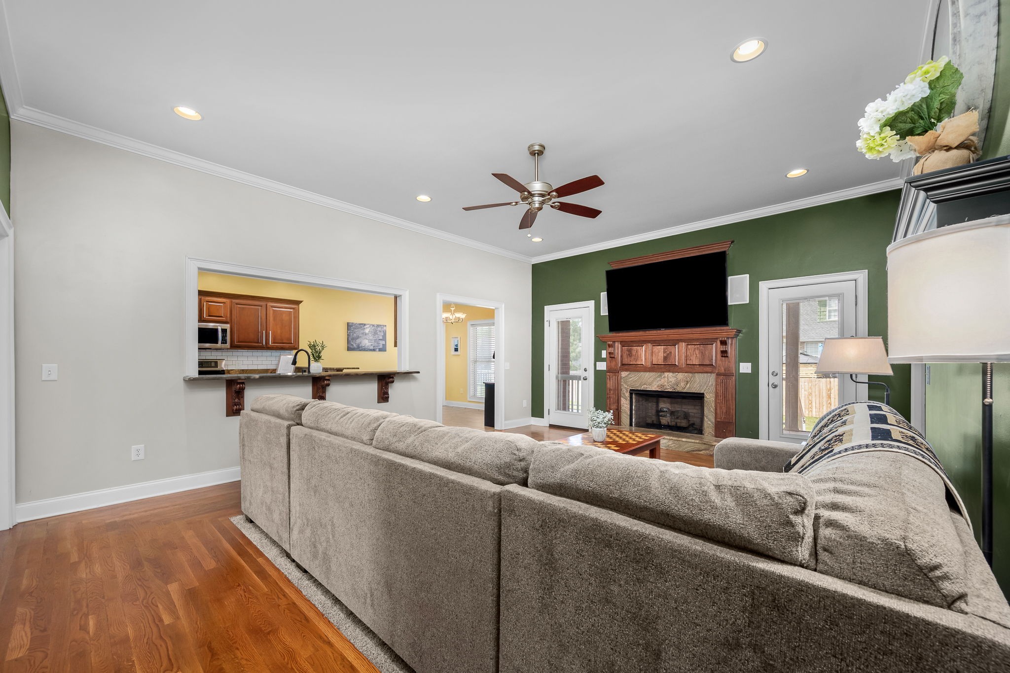 100 Canary Ln