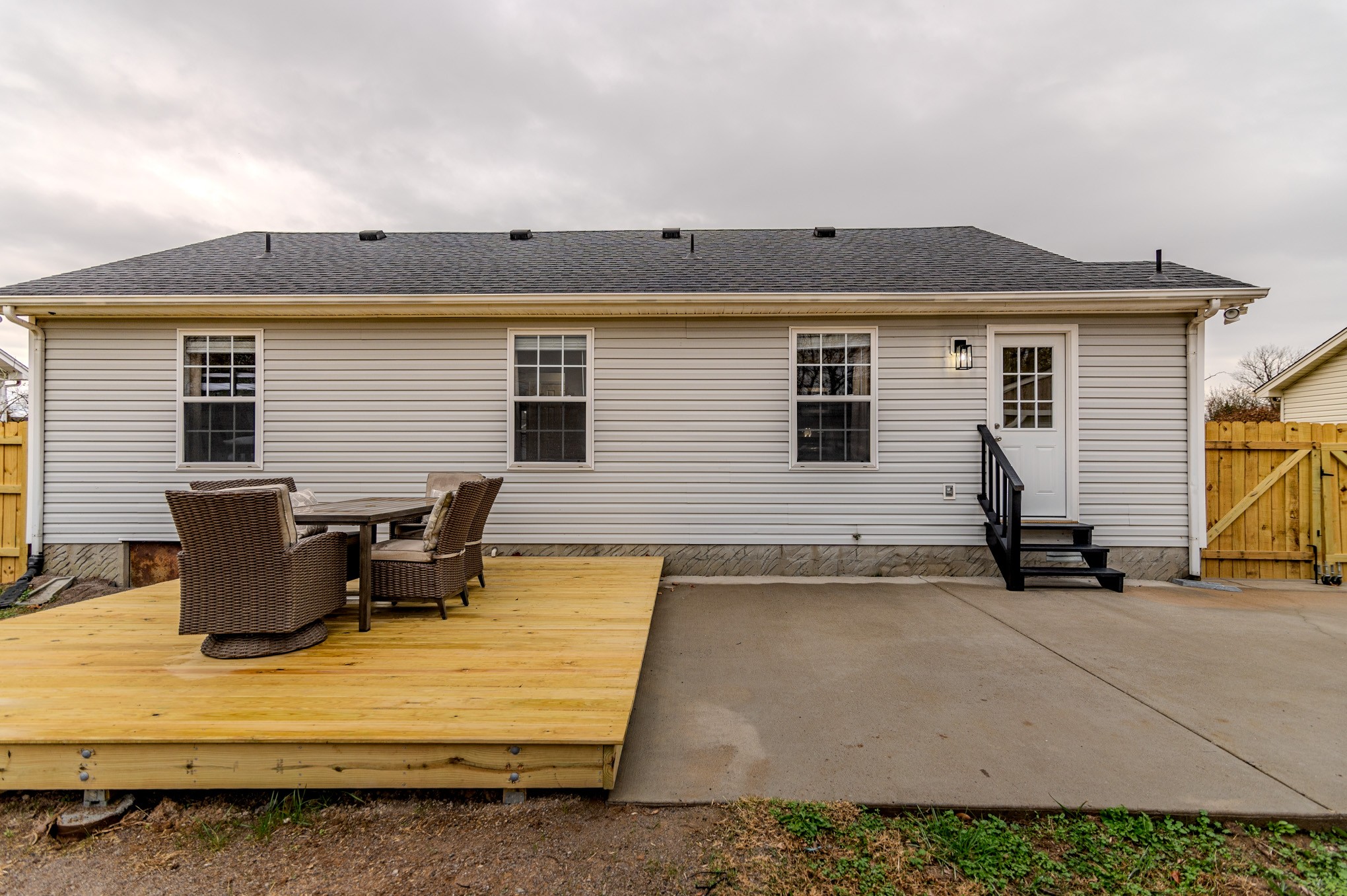 2403 Willow Dr