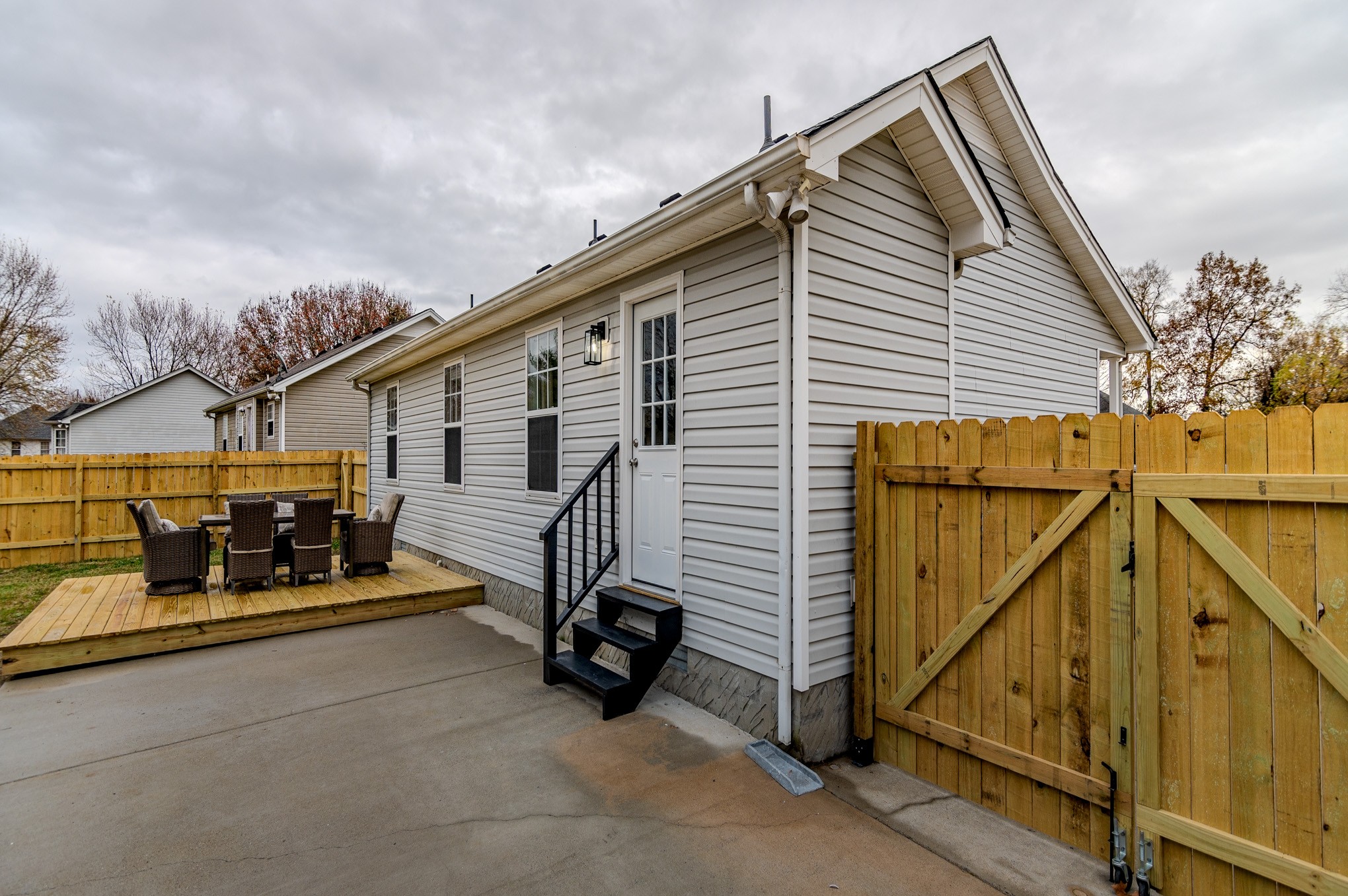 2403 Willow Dr