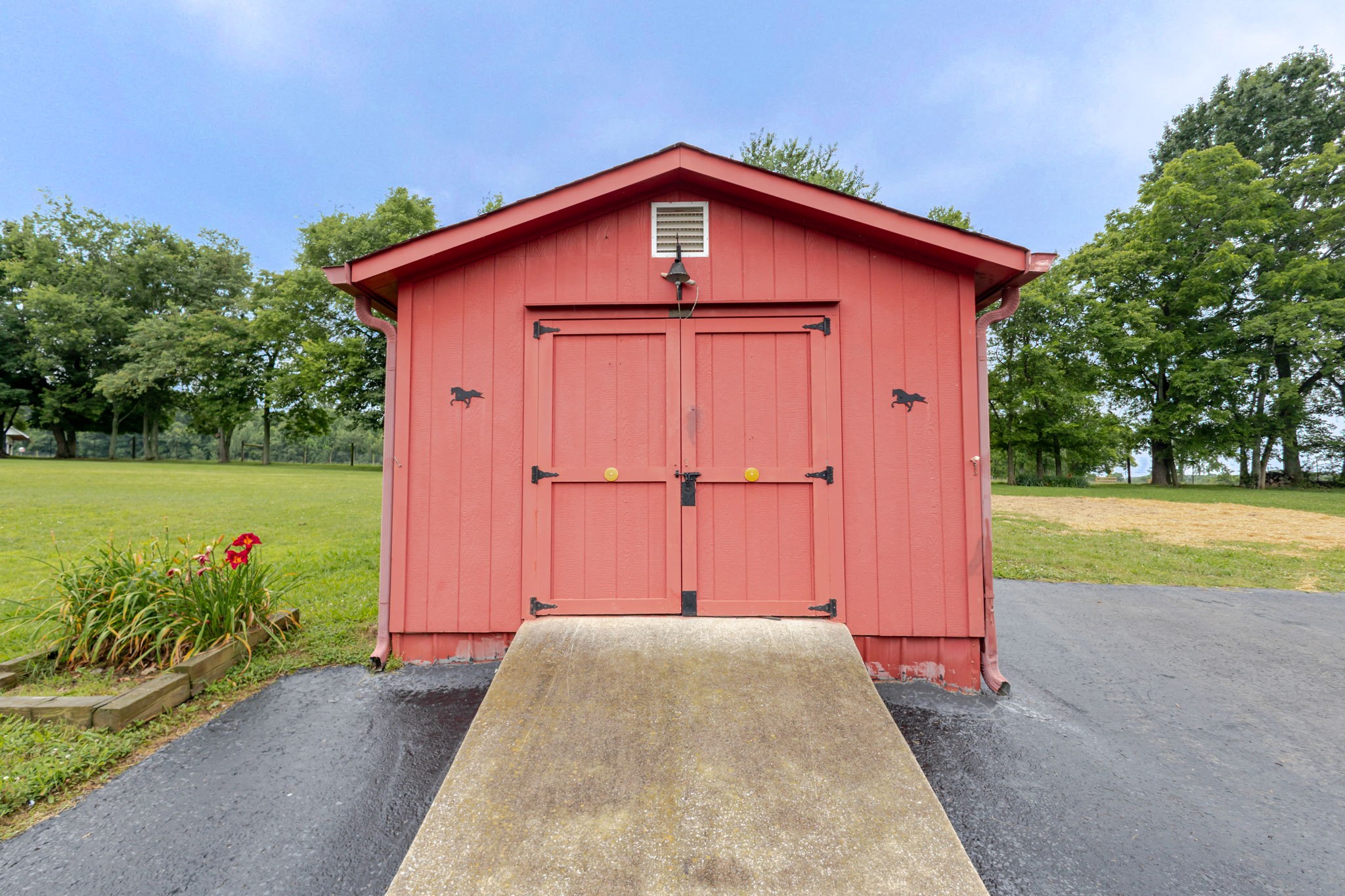 104 Redbud Dr