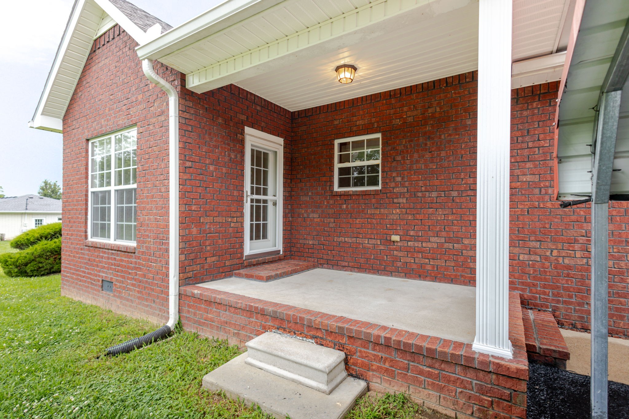 104 Redbud Dr