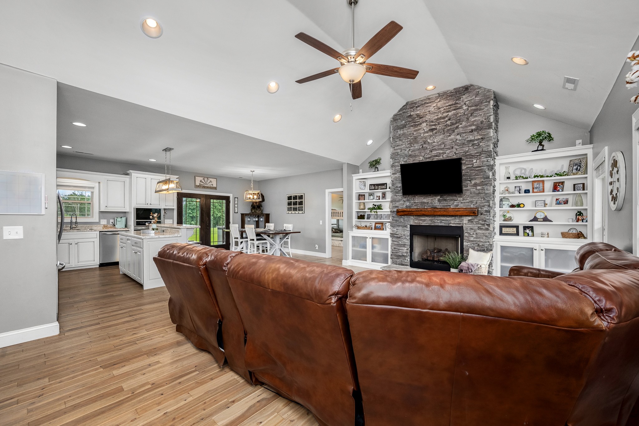 209 Adams Ln