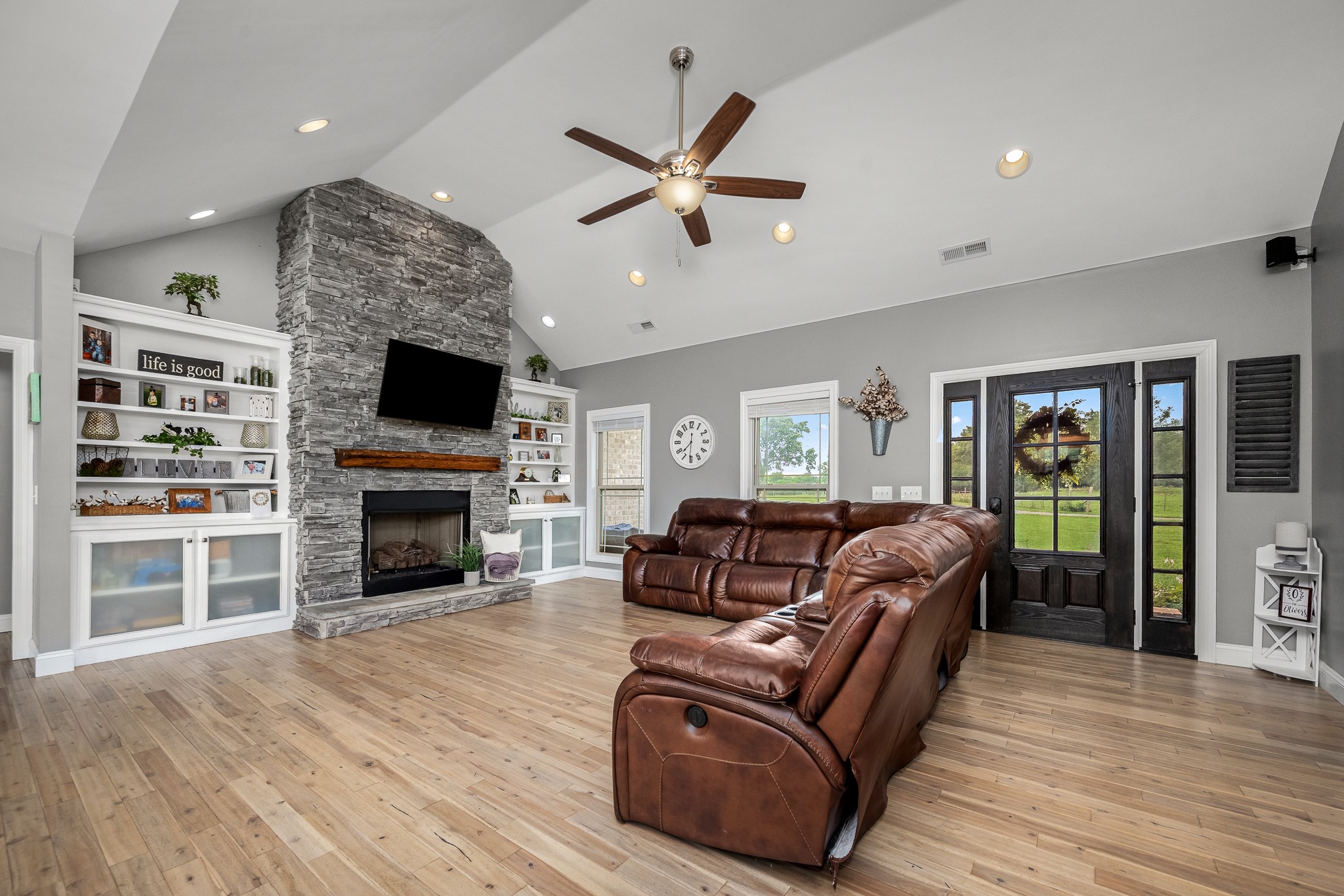 209 Adams Ln