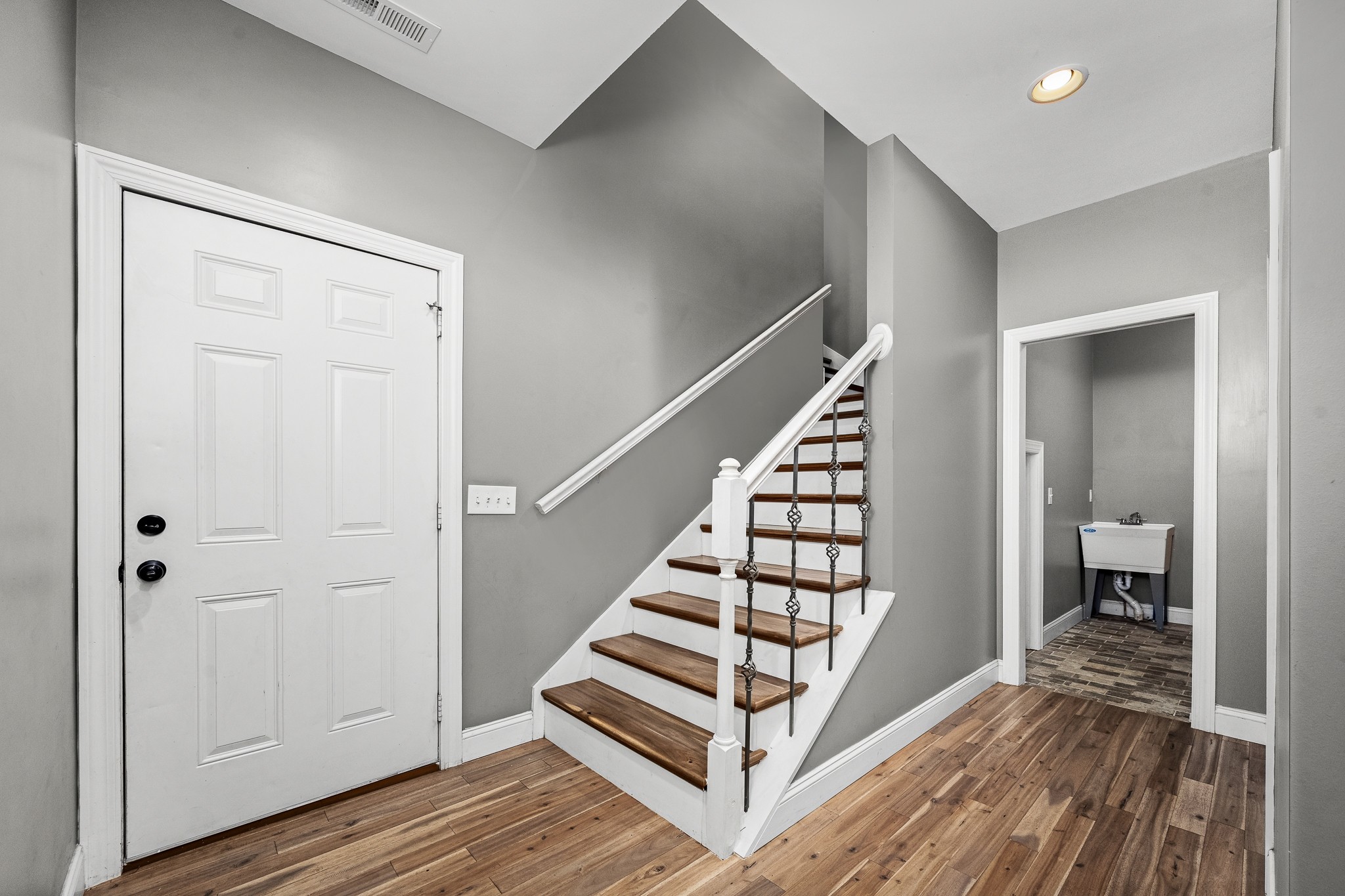 209 Adams Ln