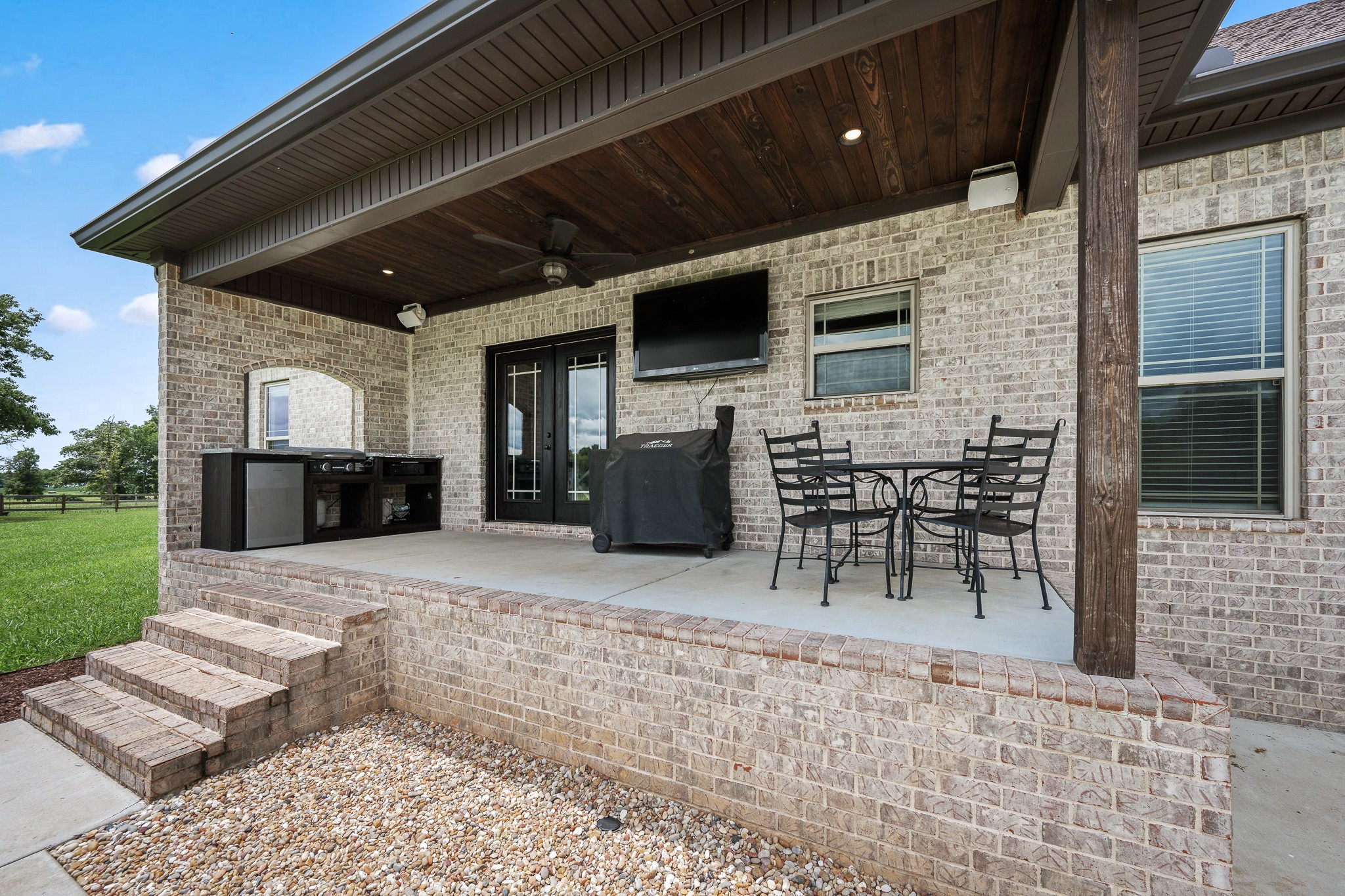 209 Adams Ln