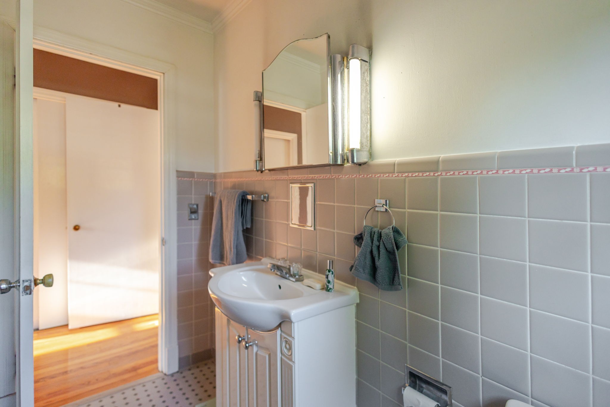 313 Hickory Dr