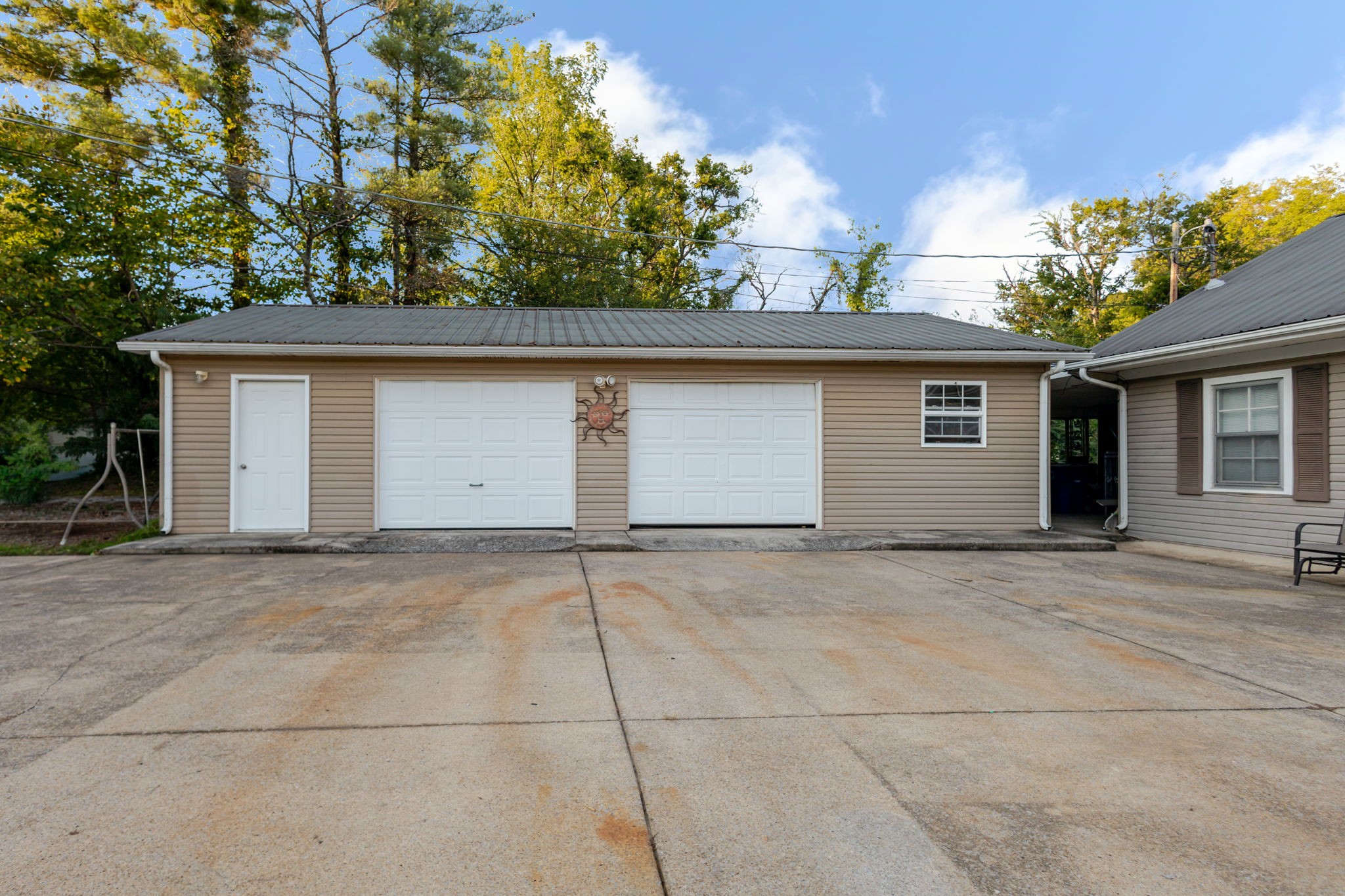 313 Hickory Dr