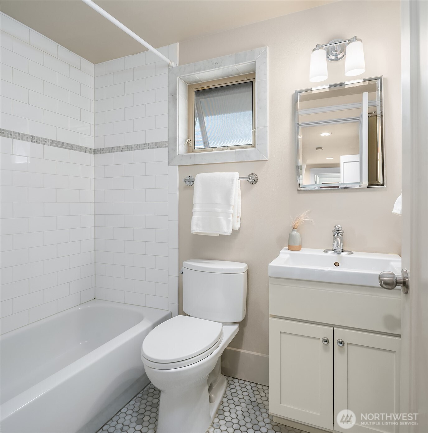 527 11th Avenue E Unit: A