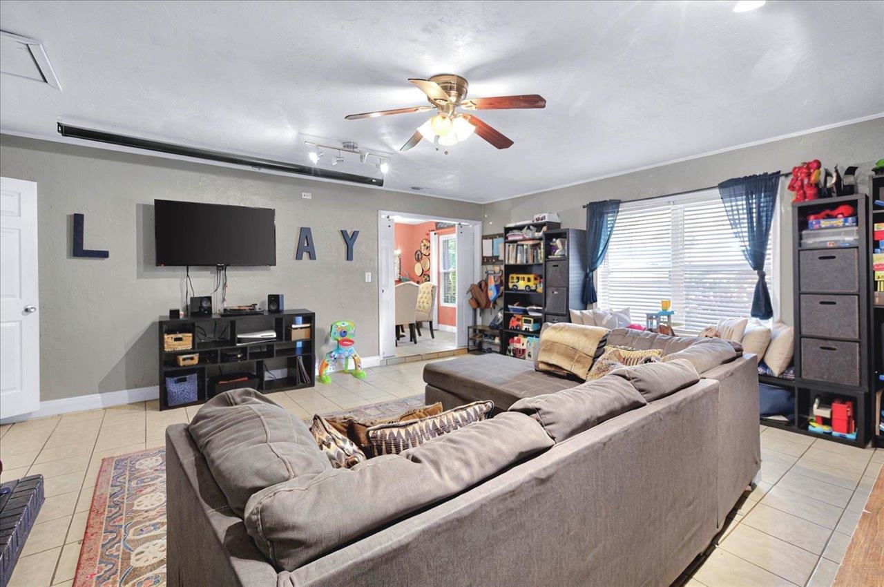 4210 Camden Road