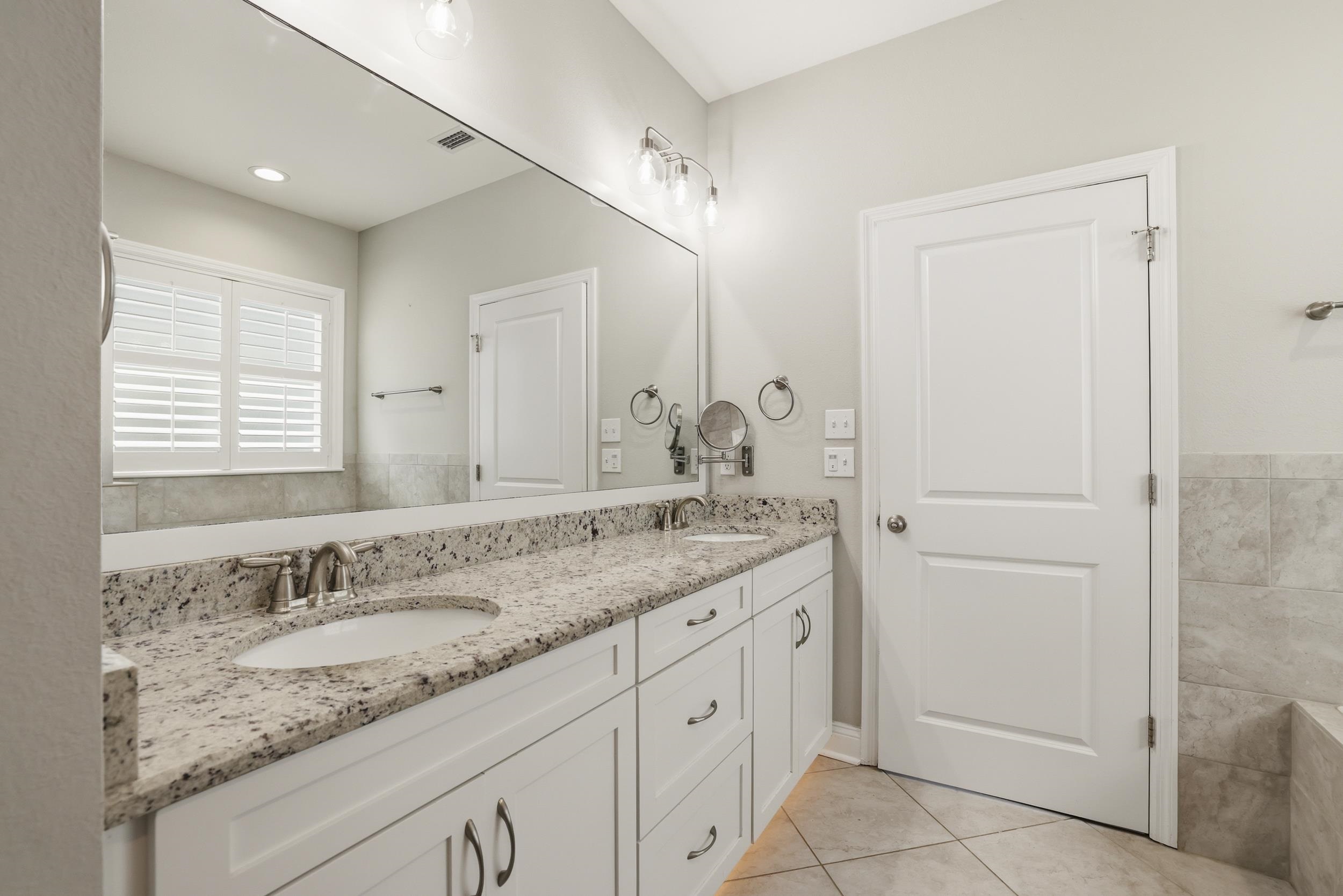 2552 MOUNT VERNON Lane