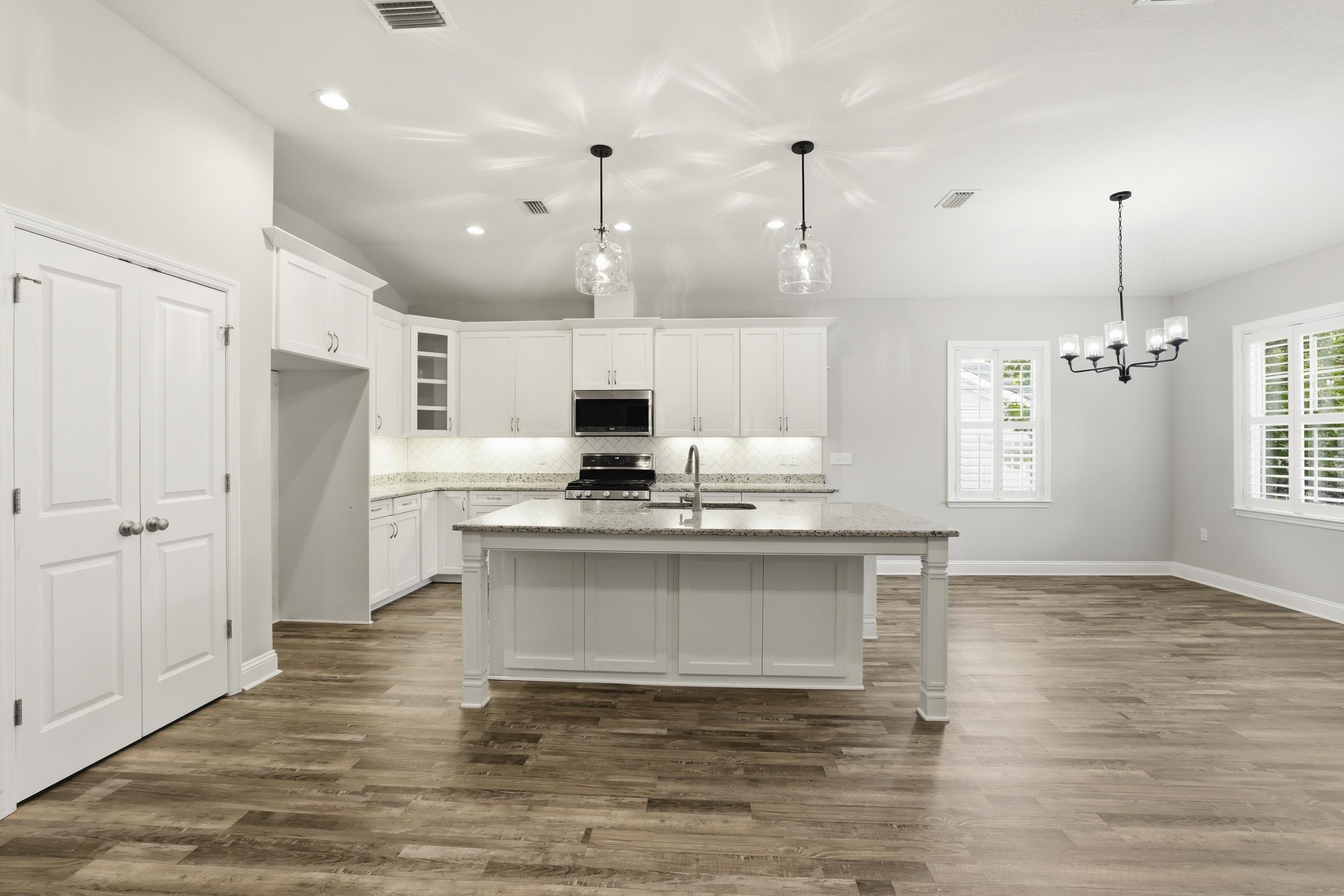 2552 MOUNT VERNON Lane