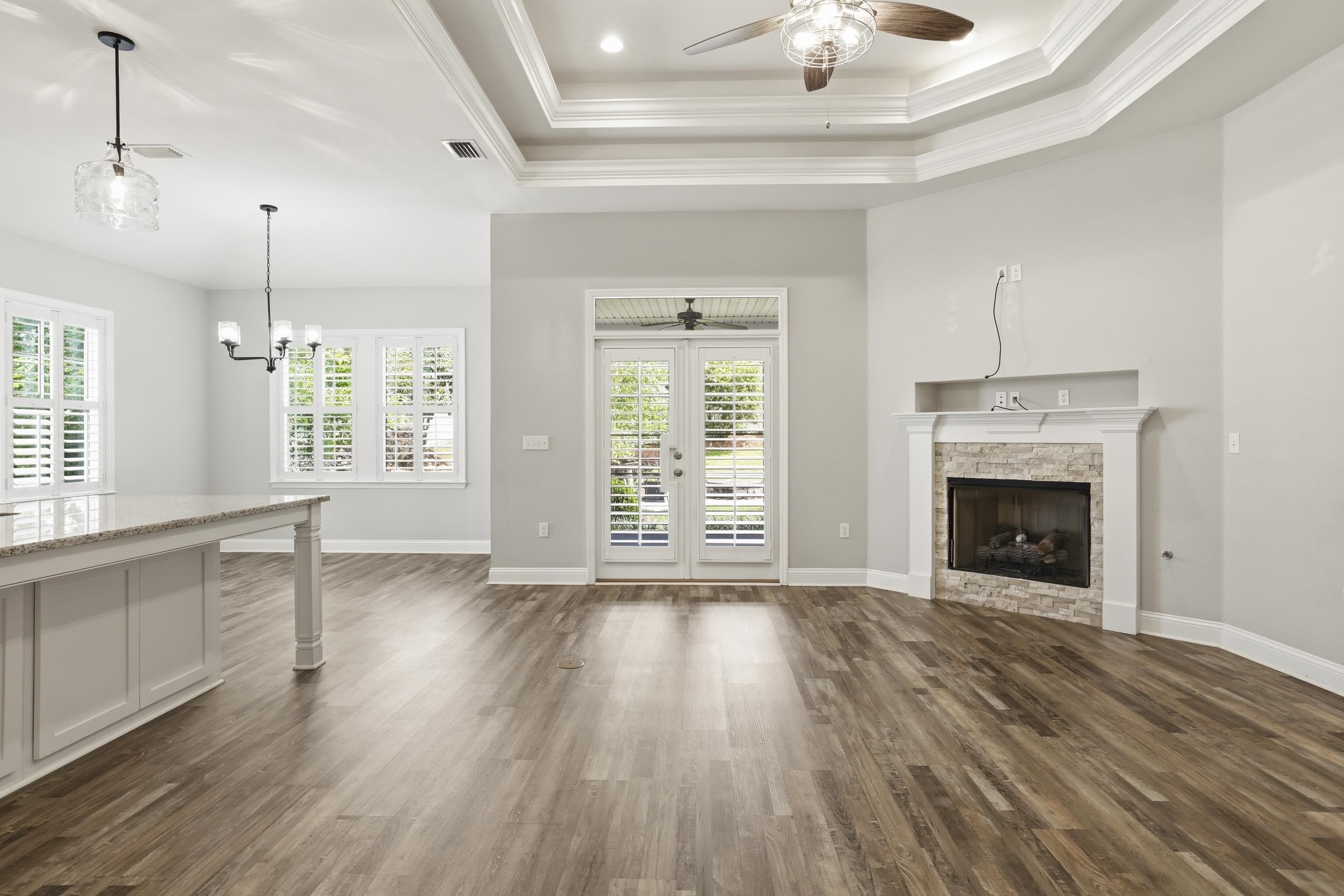2552 MOUNT VERNON Lane