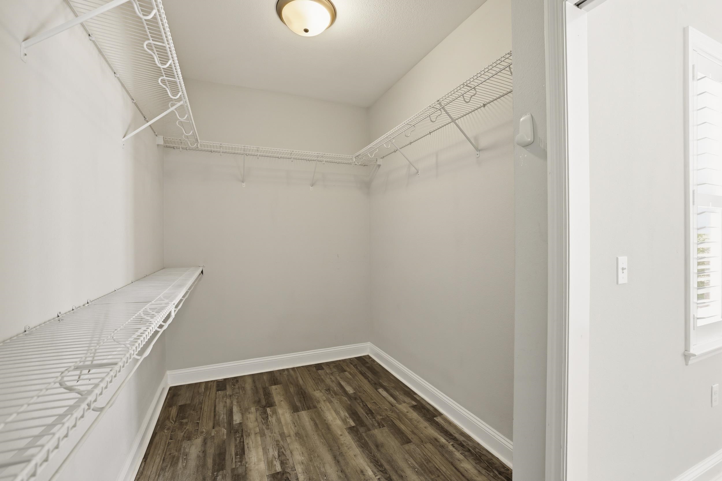 2552 MOUNT VERNON Lane
