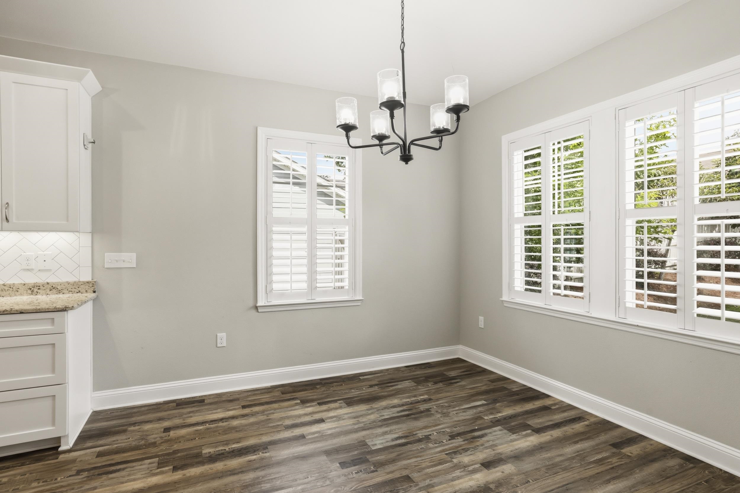 2552 MOUNT VERNON Lane
