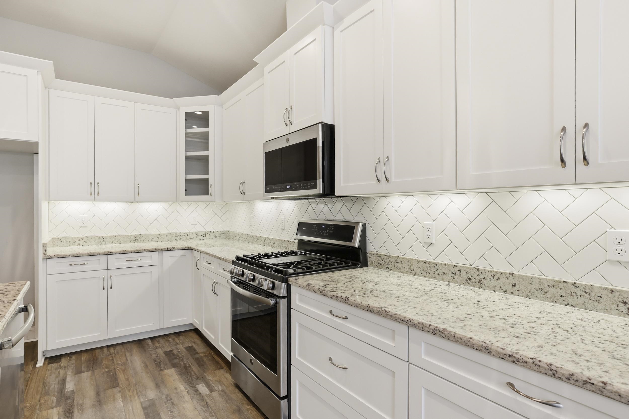 2552 MOUNT VERNON Lane