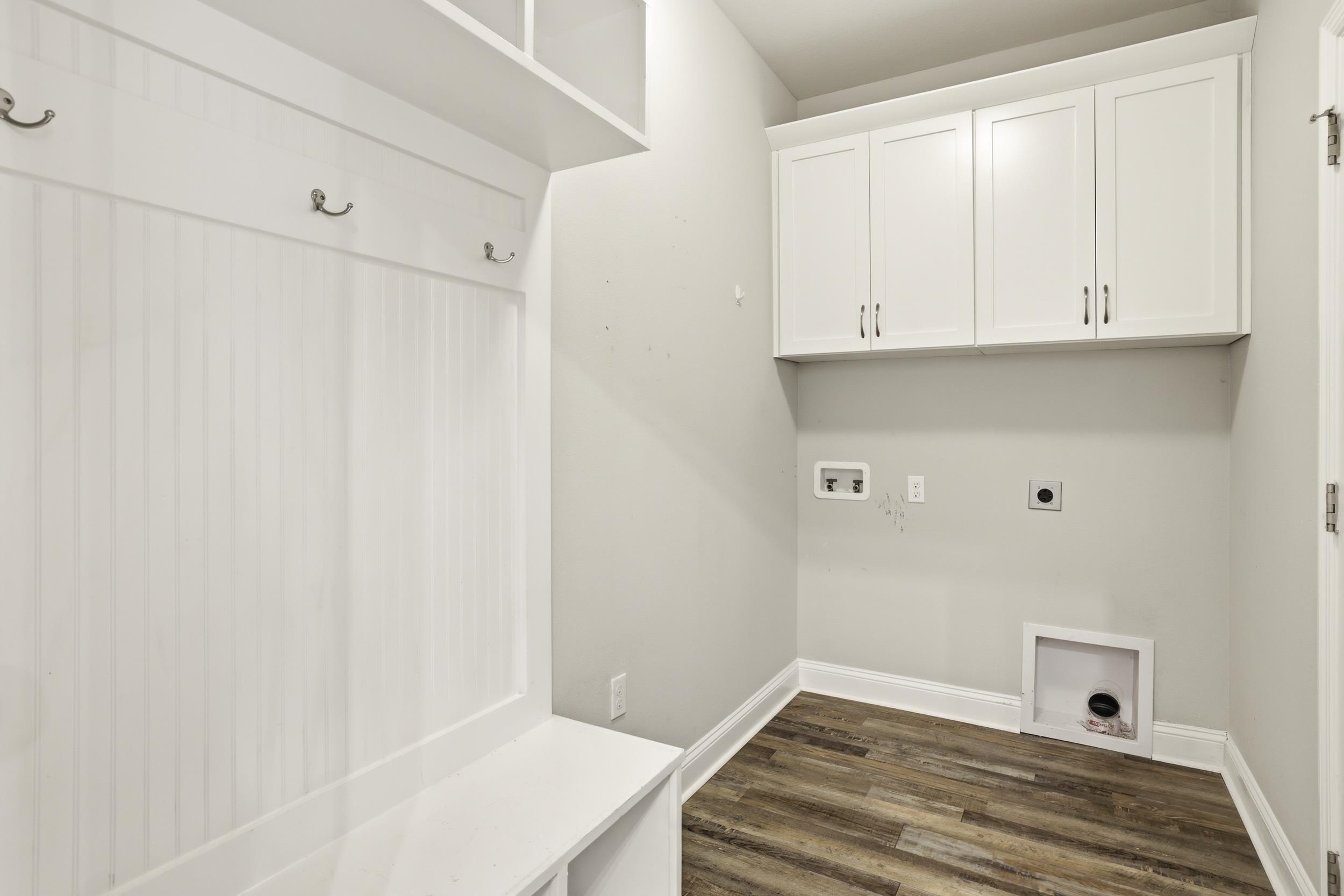 2552 MOUNT VERNON Lane