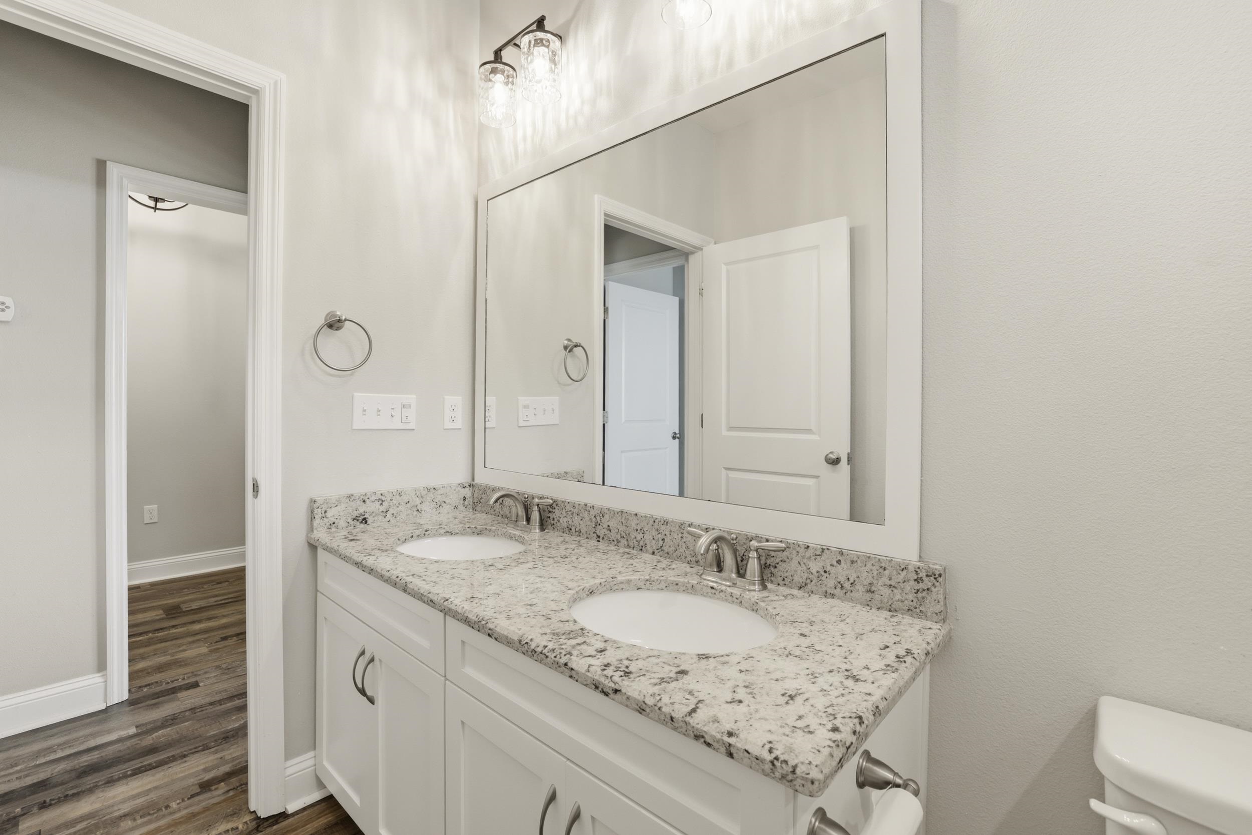 2552 MOUNT VERNON Lane
