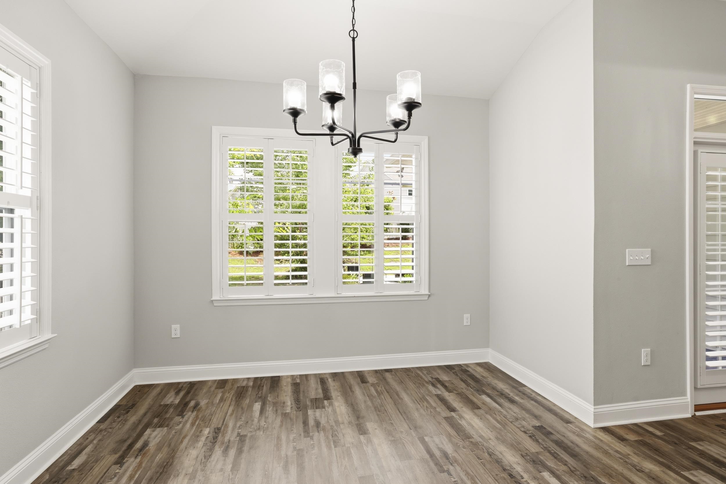 2552 MOUNT VERNON Lane