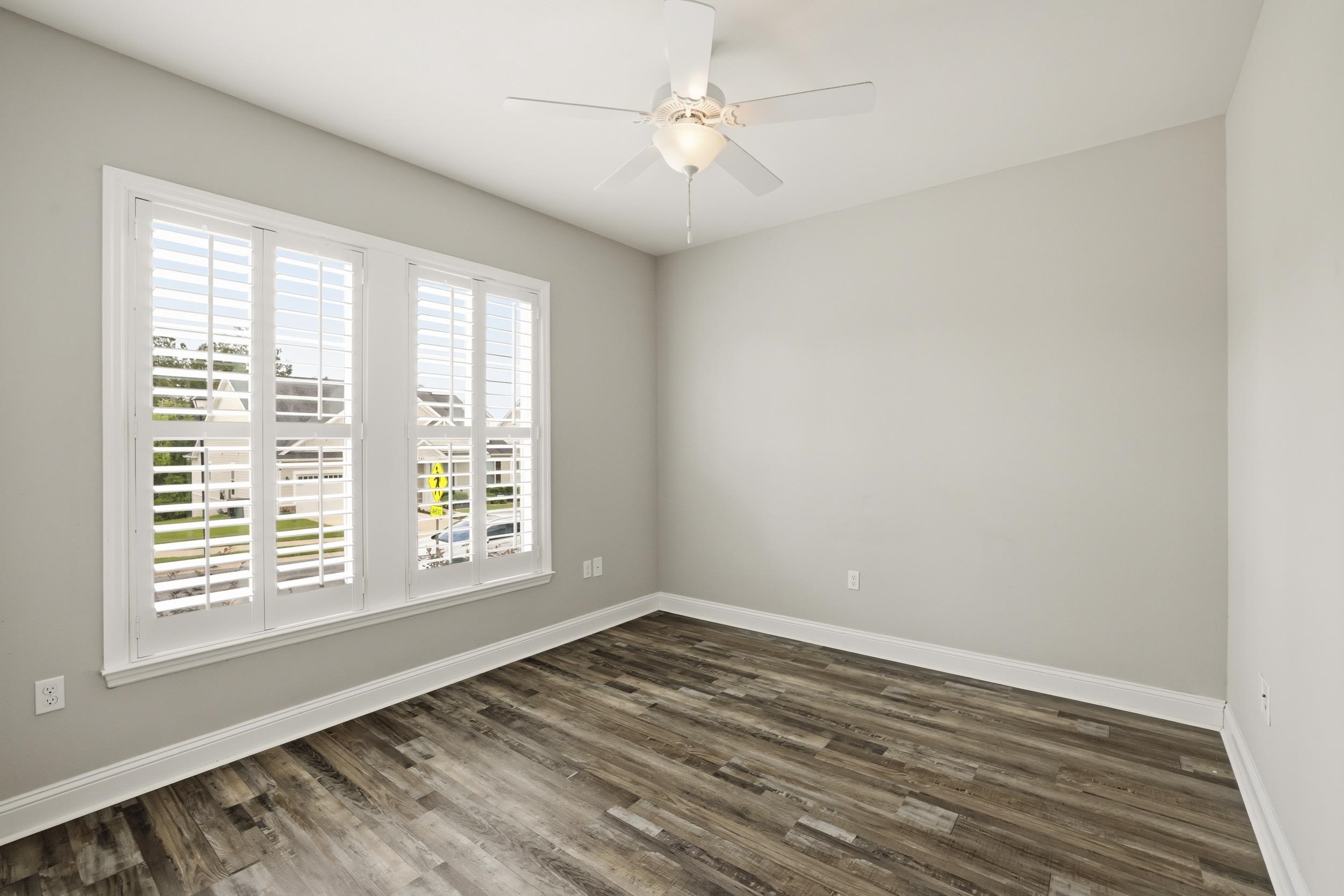 2552 MOUNT VERNON Lane