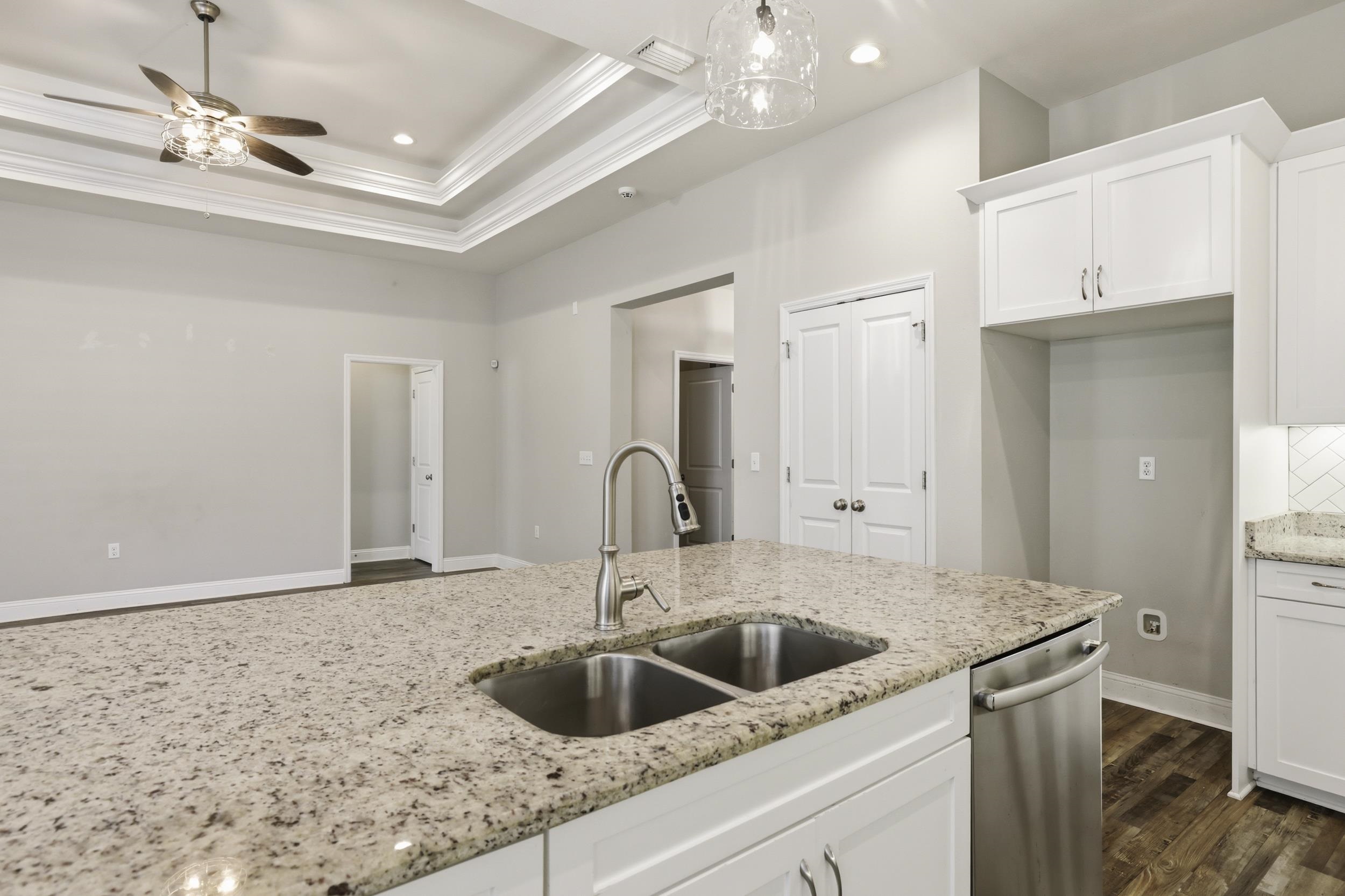 2552 MOUNT VERNON Lane