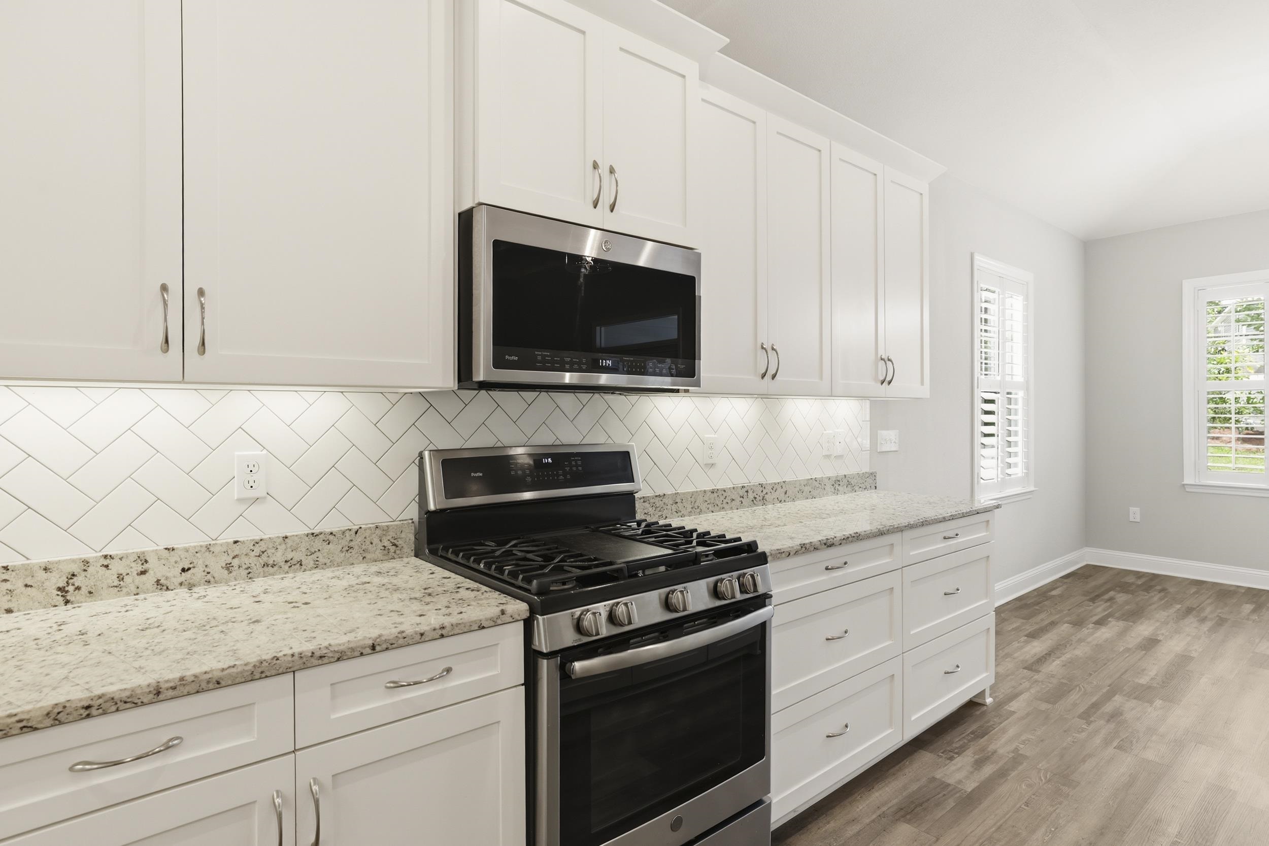 2552 MOUNT VERNON Lane