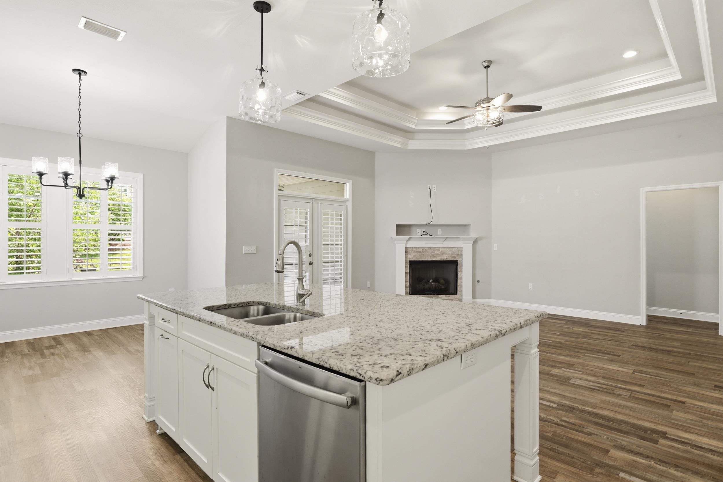 2552 MOUNT VERNON Lane