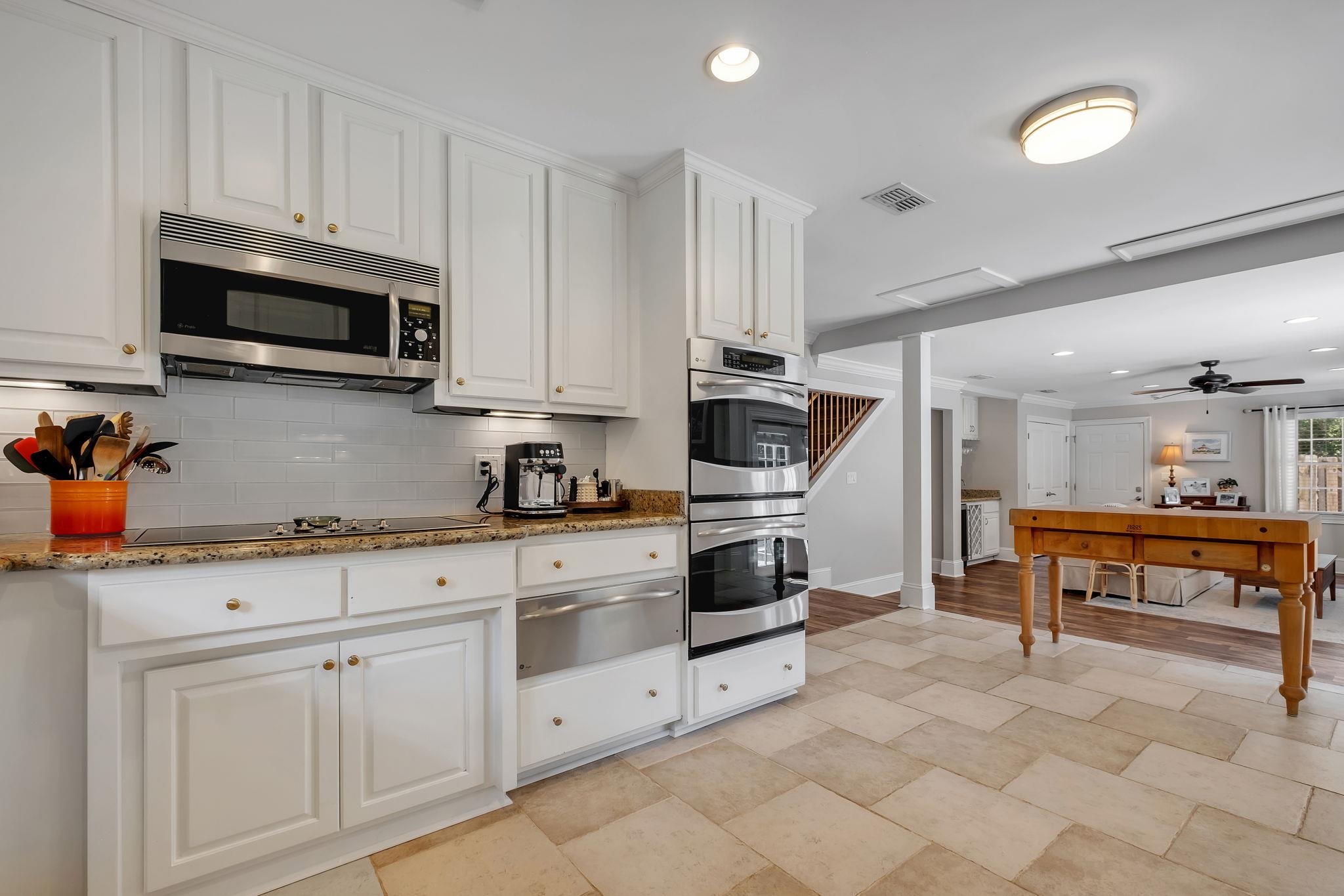 2605 ARMSTRONG Road
