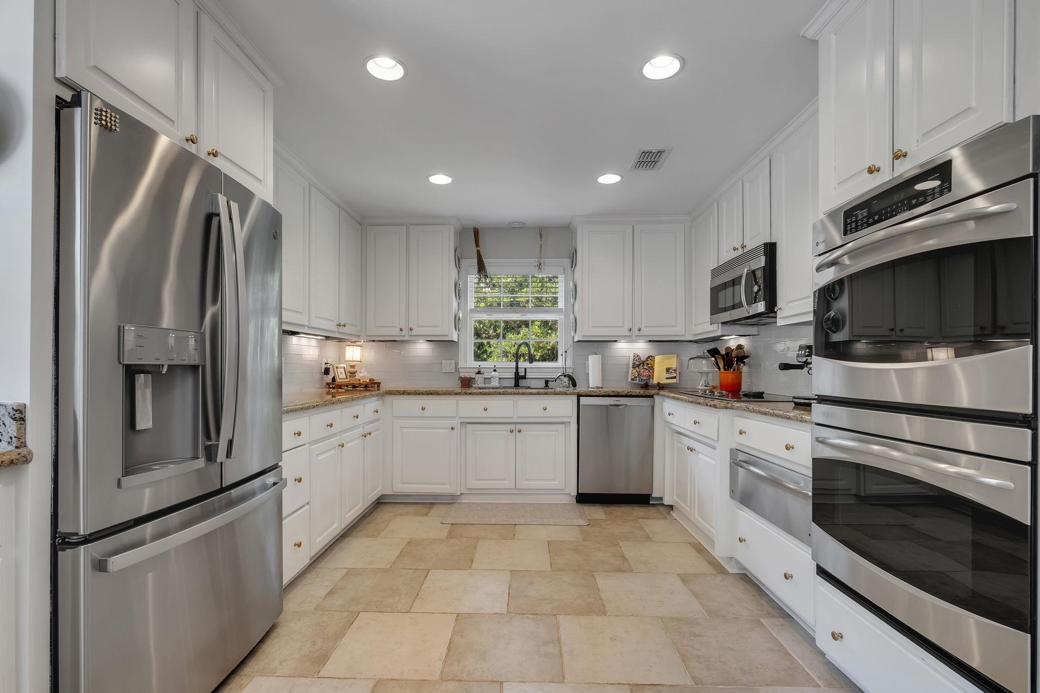 2605 ARMSTRONG Road