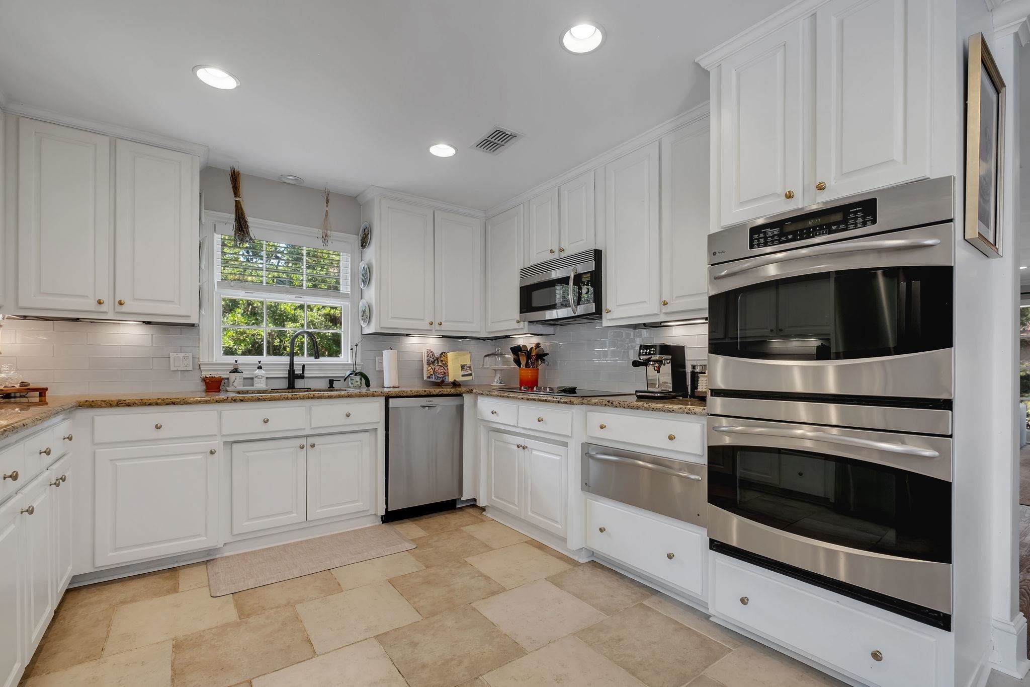 2605 ARMSTRONG Road