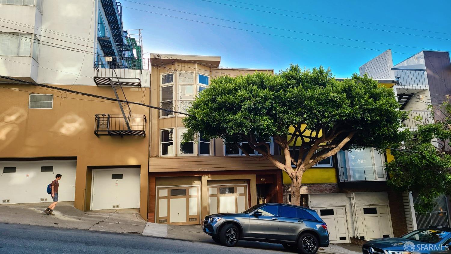 2209 Gough Street