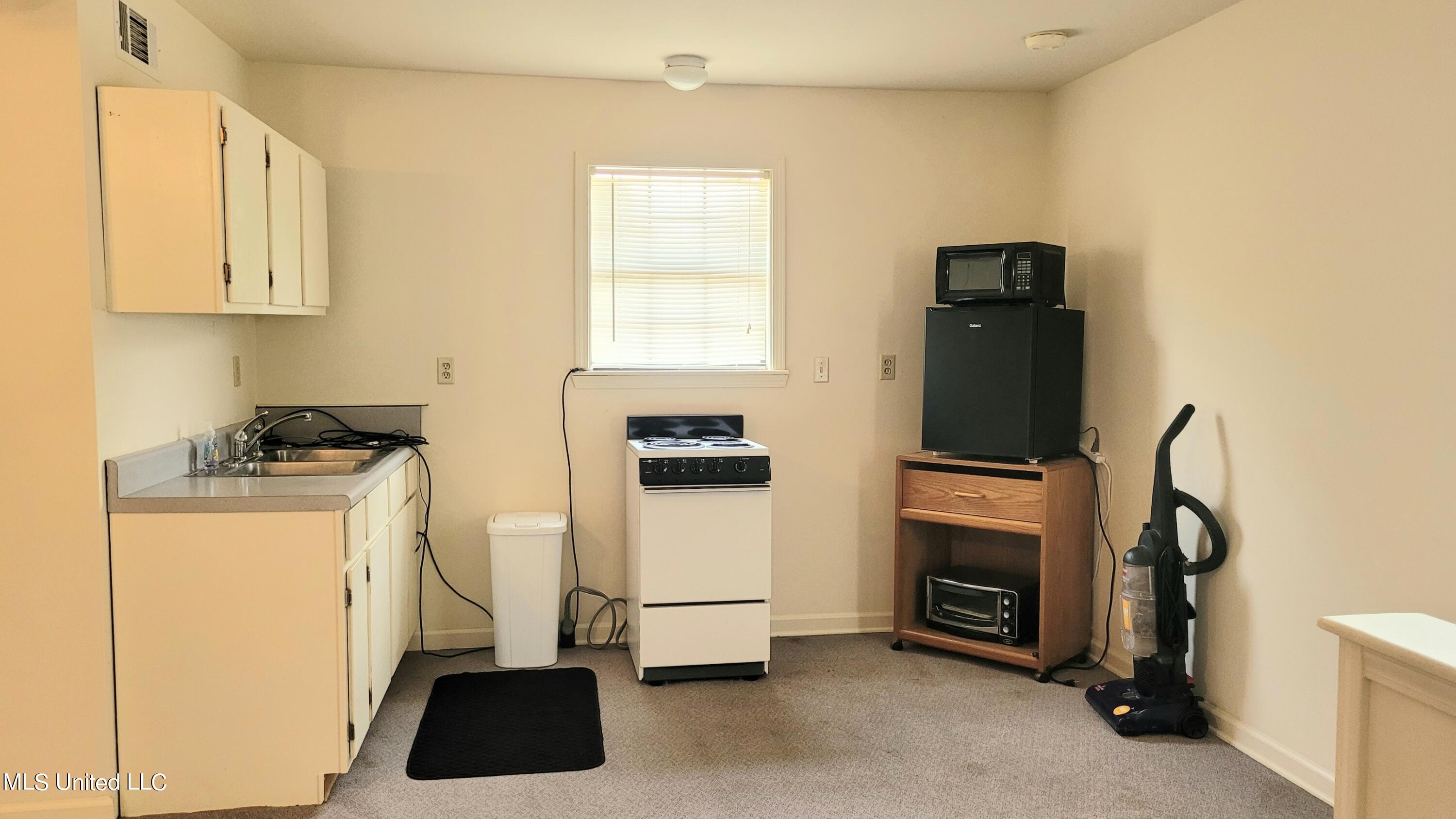 831 W Green T Boulevard