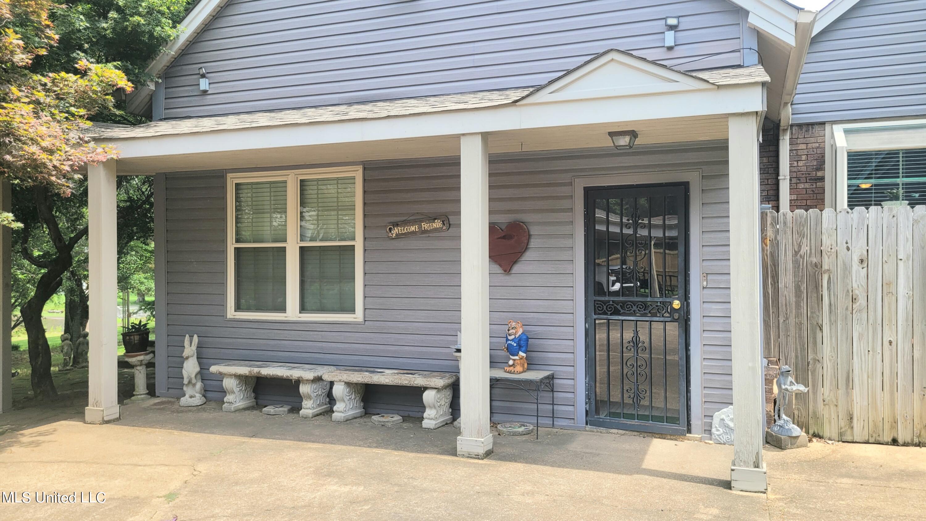 831 W Green T Boulevard