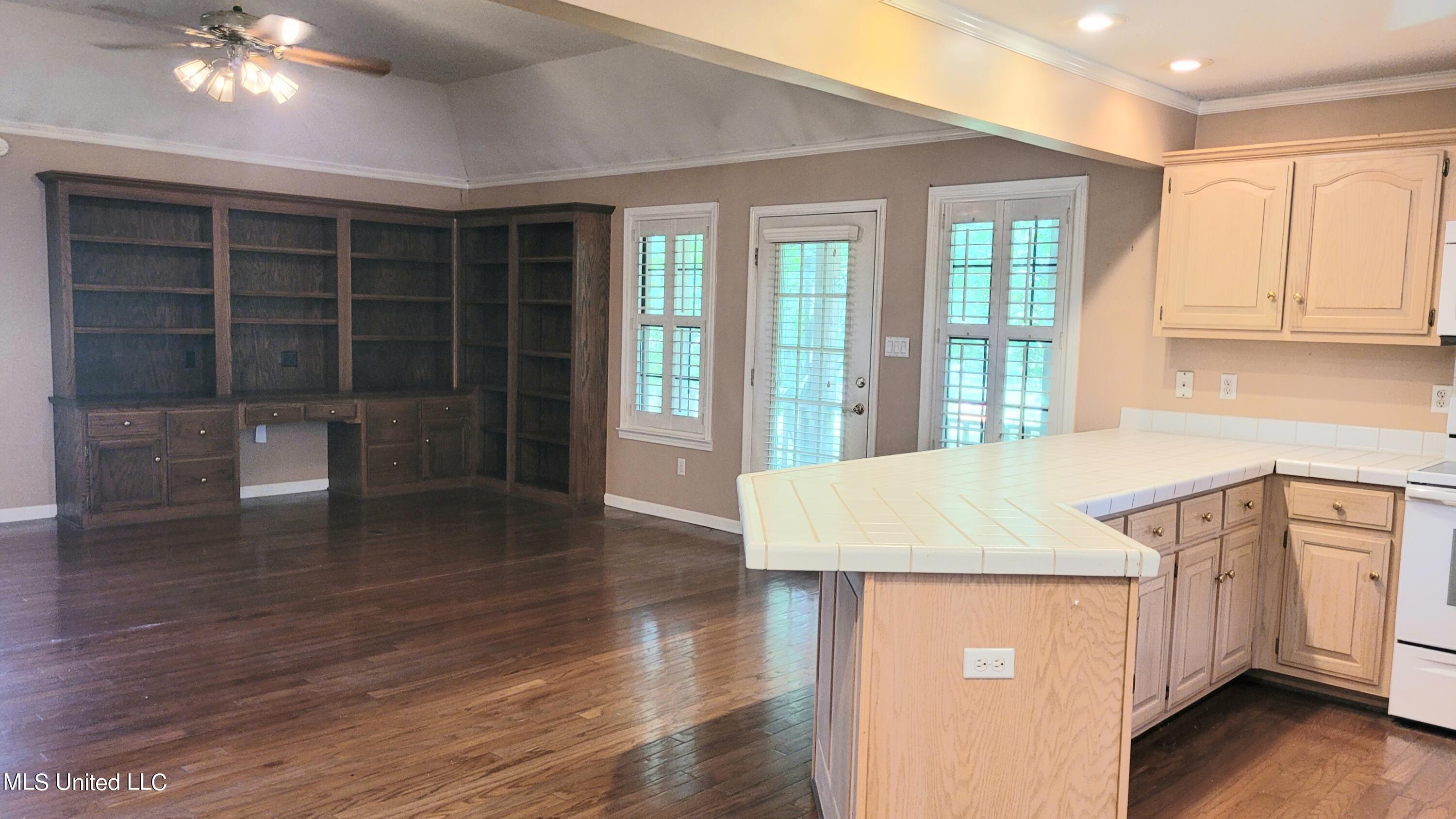 831 W Green T Boulevard