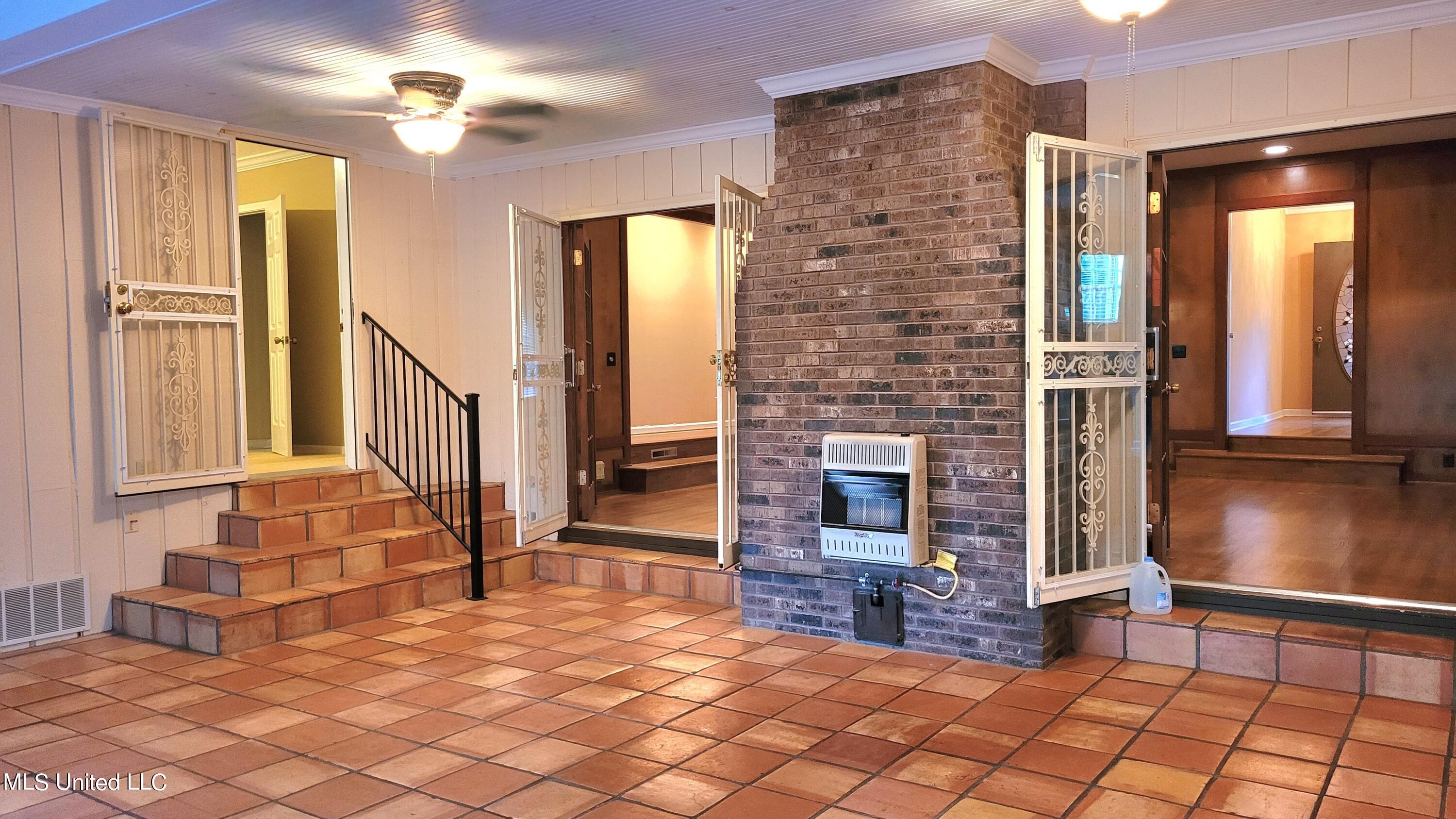 831 W Green T Boulevard