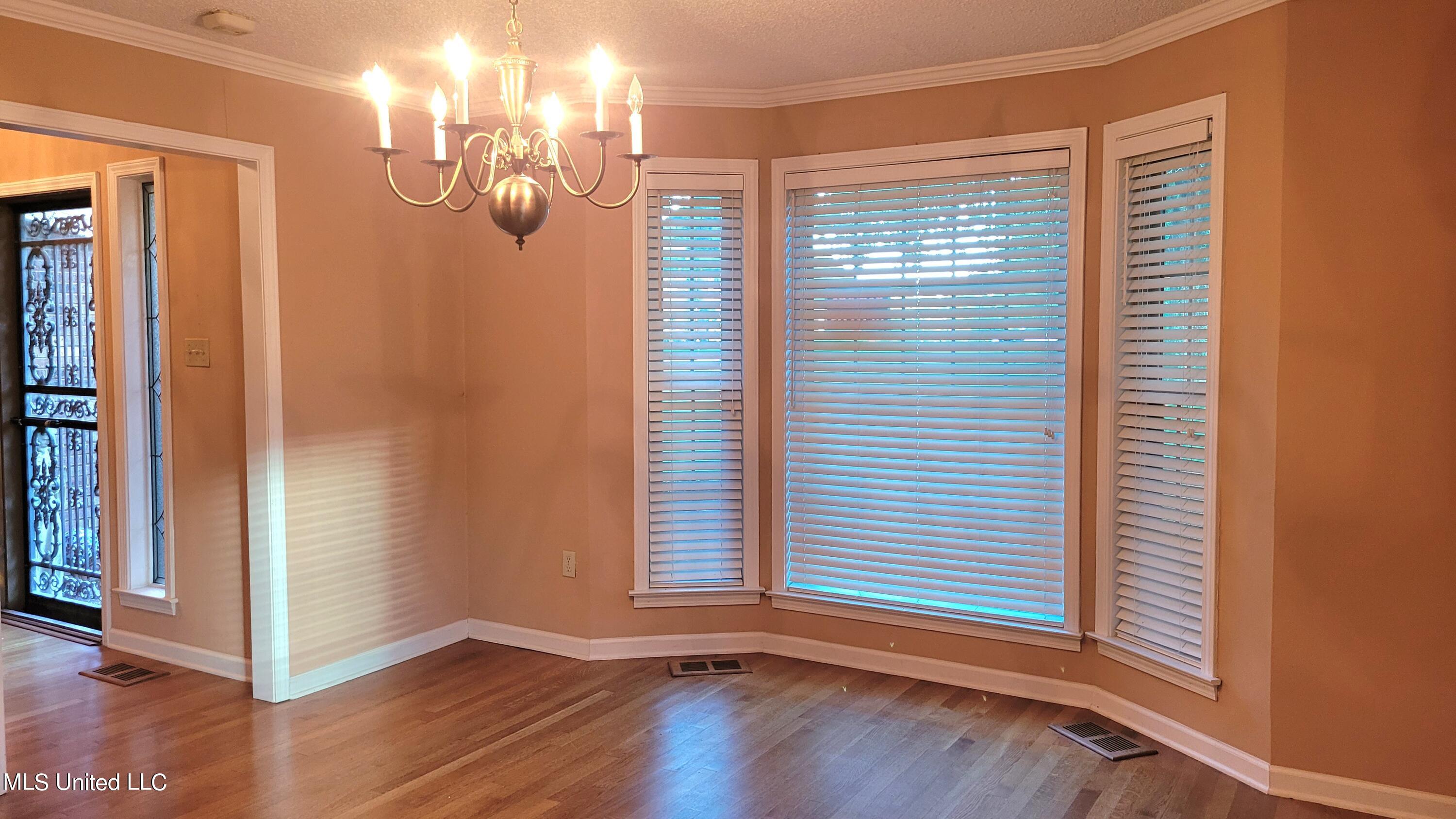 831 W Green T Boulevard