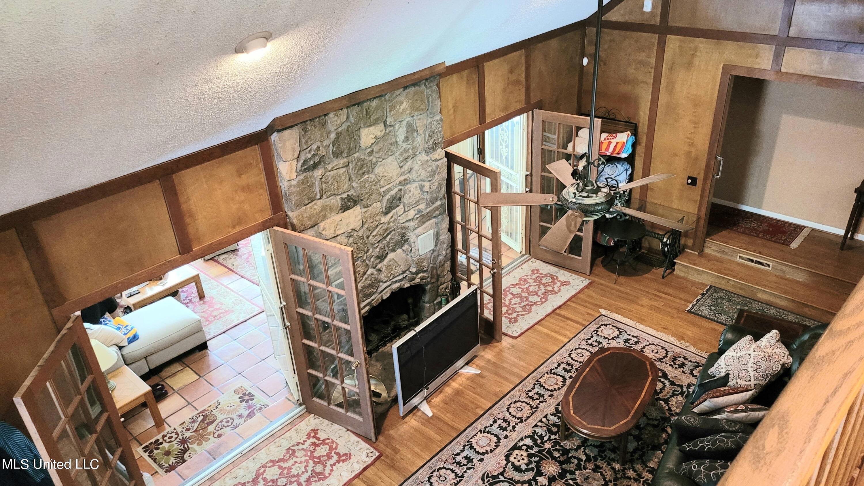 831 W Green T Boulevard