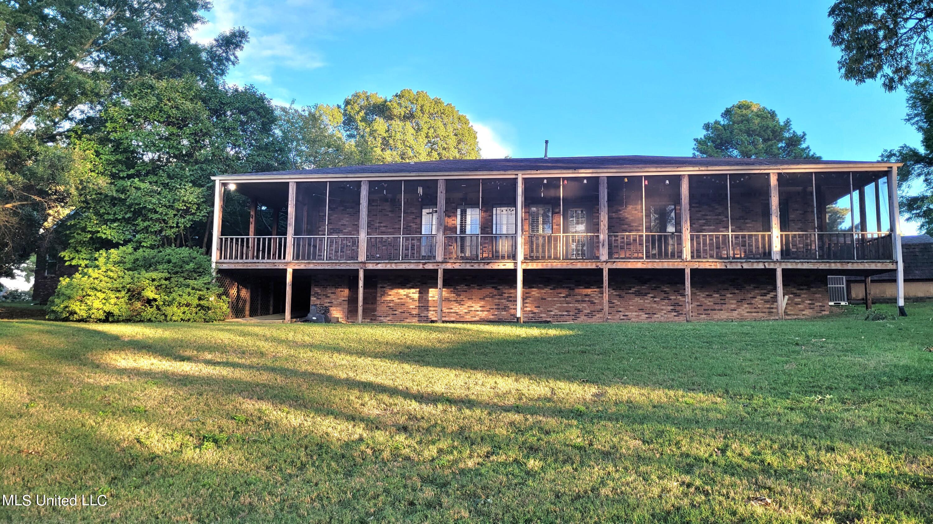 831 W Green T Boulevard